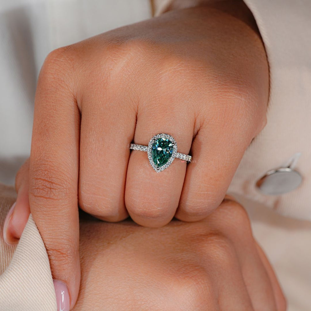 Round cut engagement ring featuring dazzling brilliance.