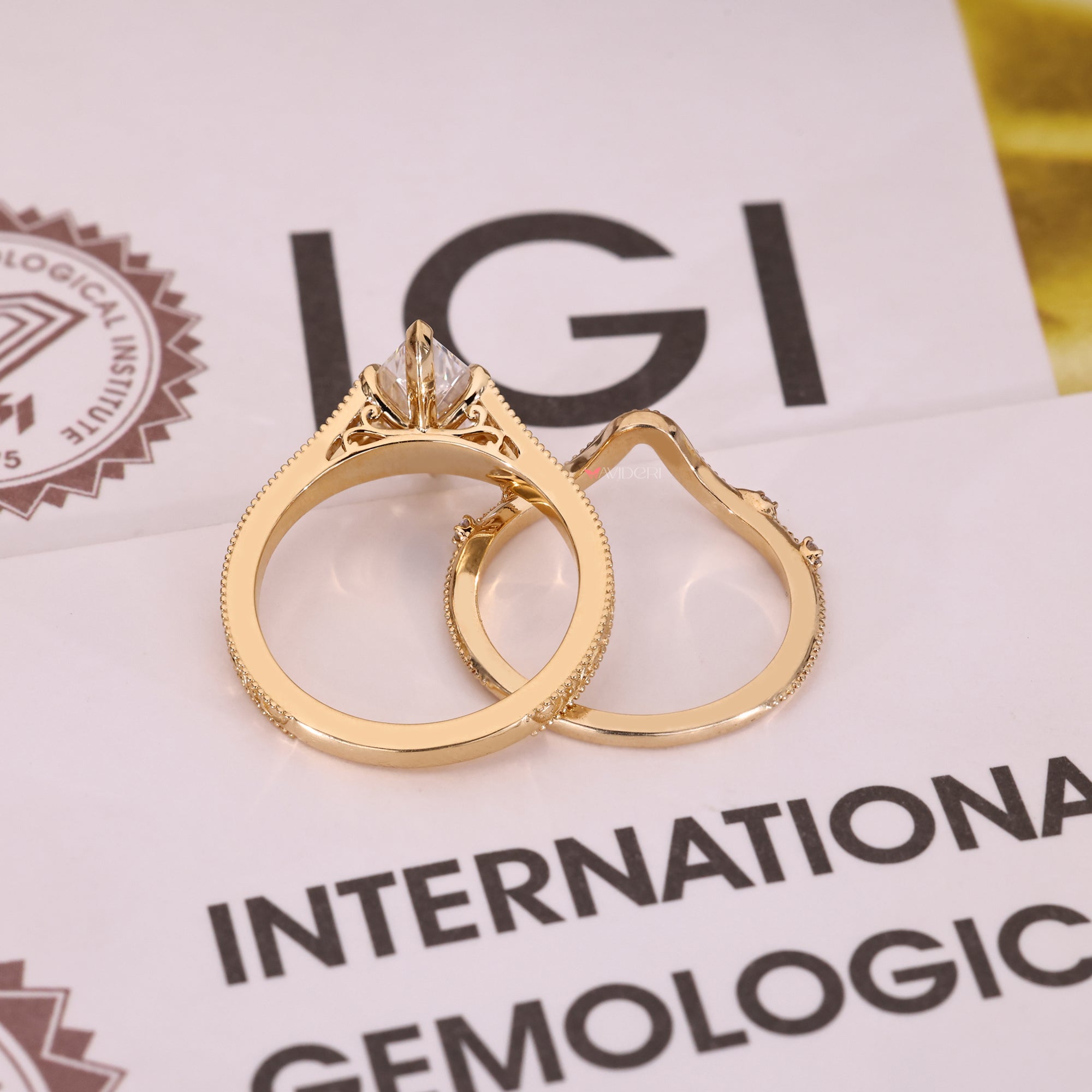 Bridal set with engraved hexagon diamond ring.
