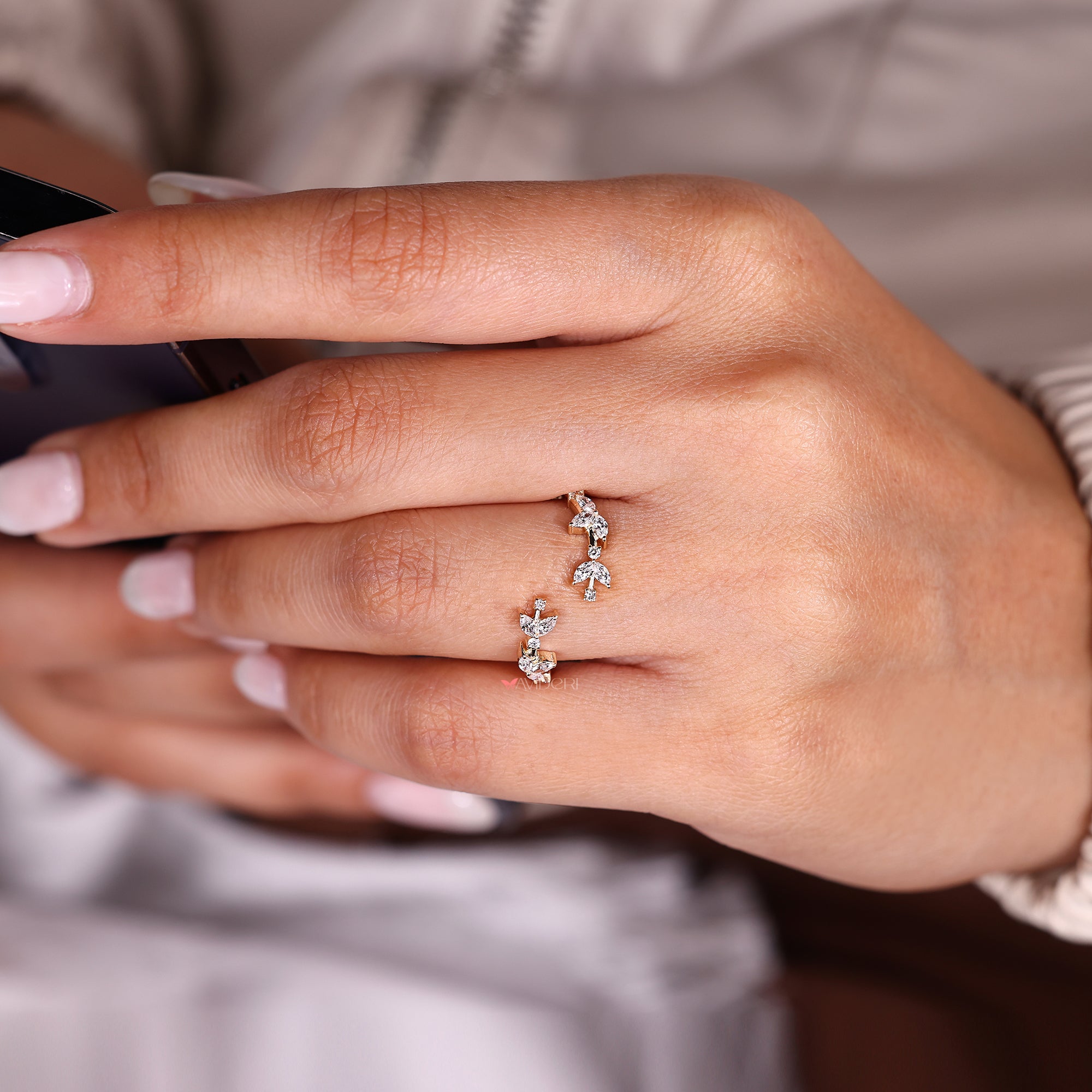 Open gap diamond band with leaf inspired design.
