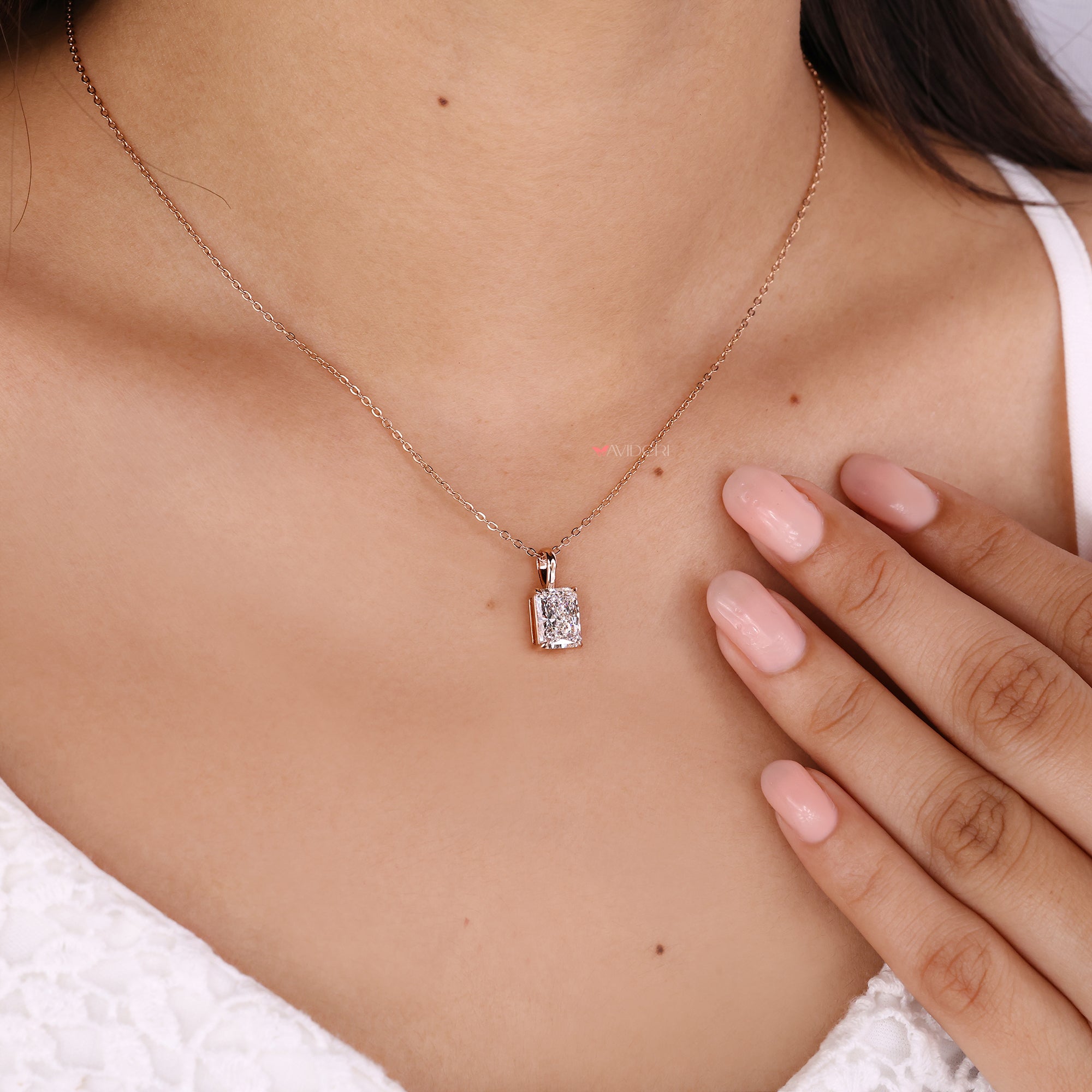 Solitaire pendant in 4 claw prong design.