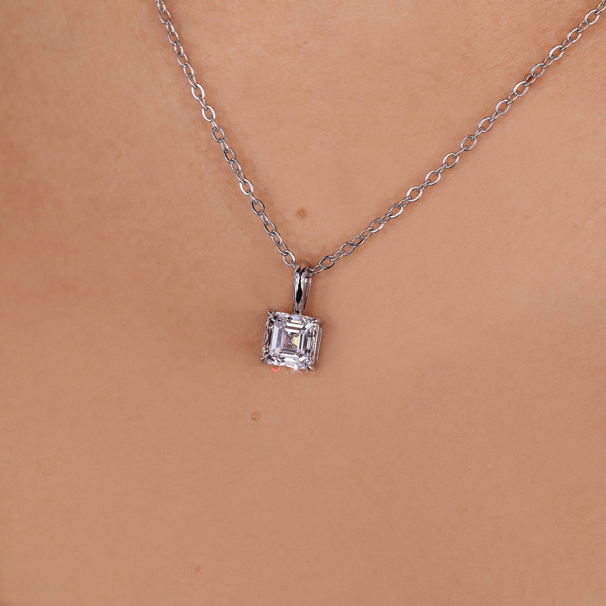 Lab Grown Diamond on solitaire diamond pendant.