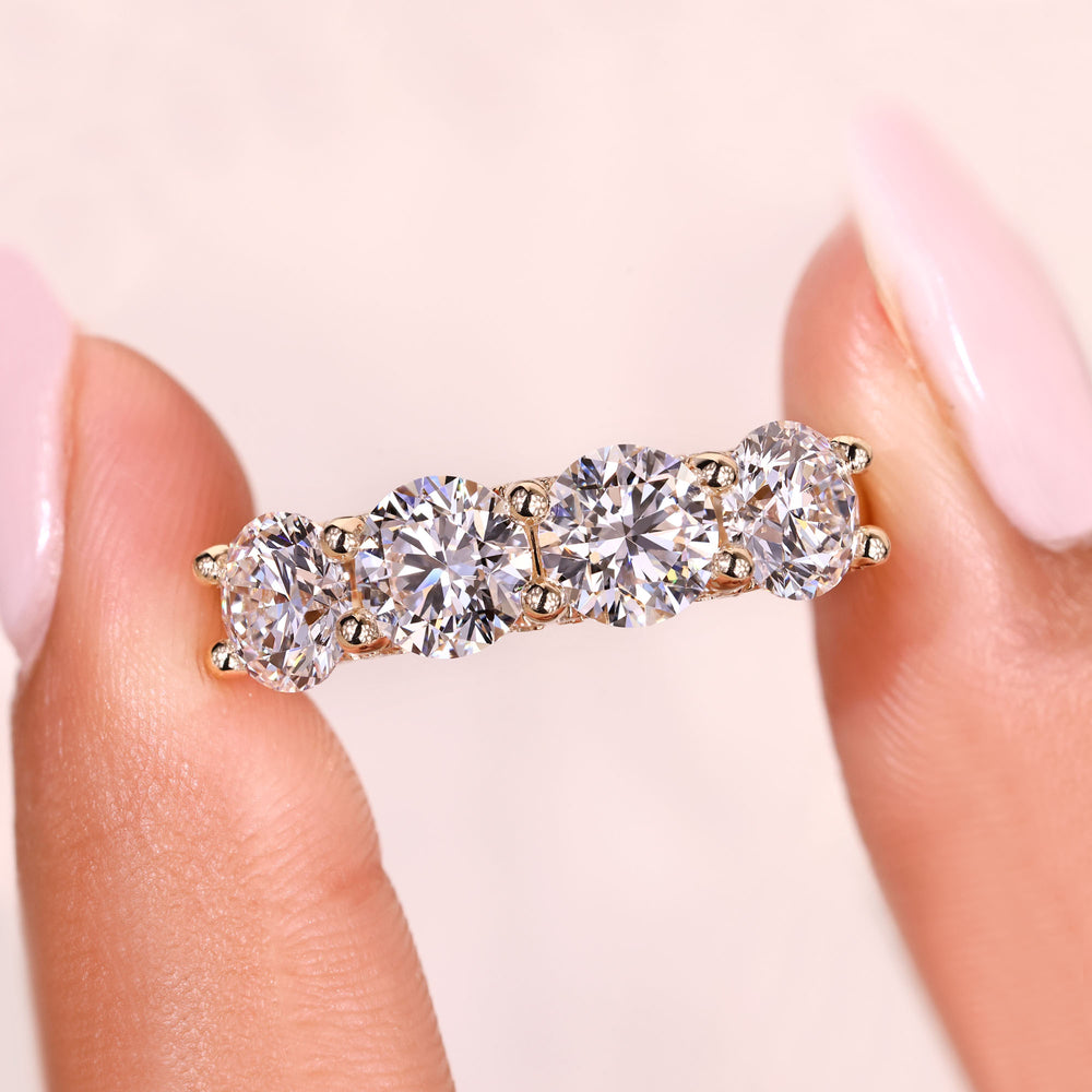 Minimal half eternity round diamond band.
