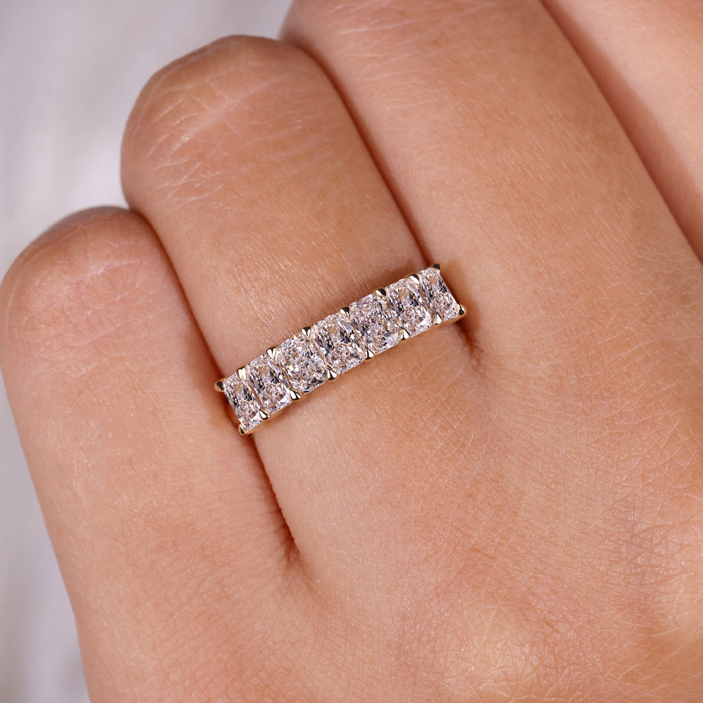 High-quality lab grown diamond set in a stunning wedding band for lasting brilliance.
