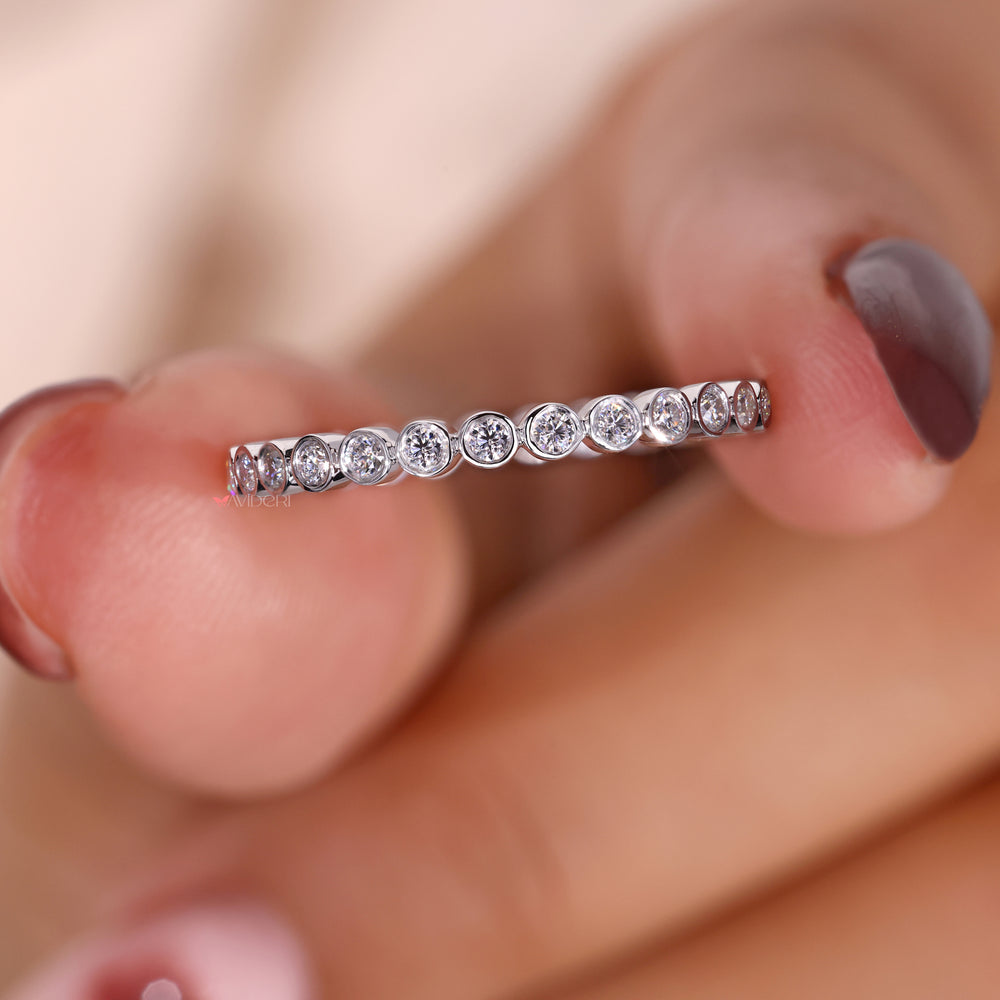 Unique bezel set band with sparkling diamonds.
