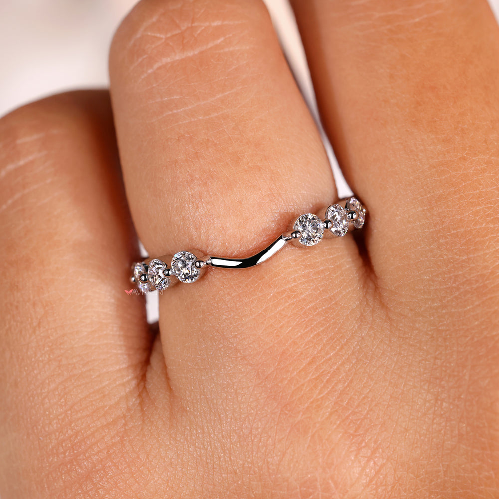 Lab grown diamond ring with brilliant shine in white gold.
