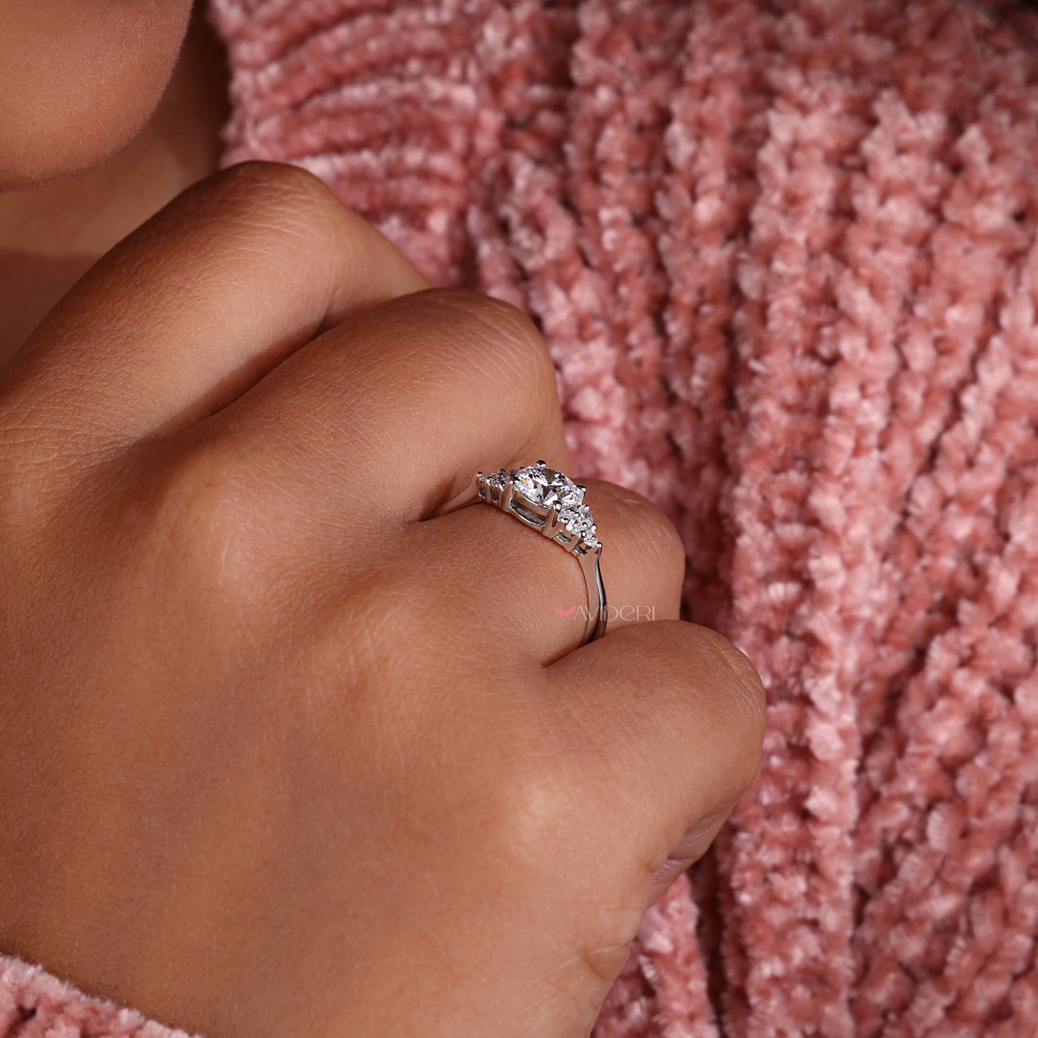 Rounded Diamond with flawless brilliance for a modern engagement style.