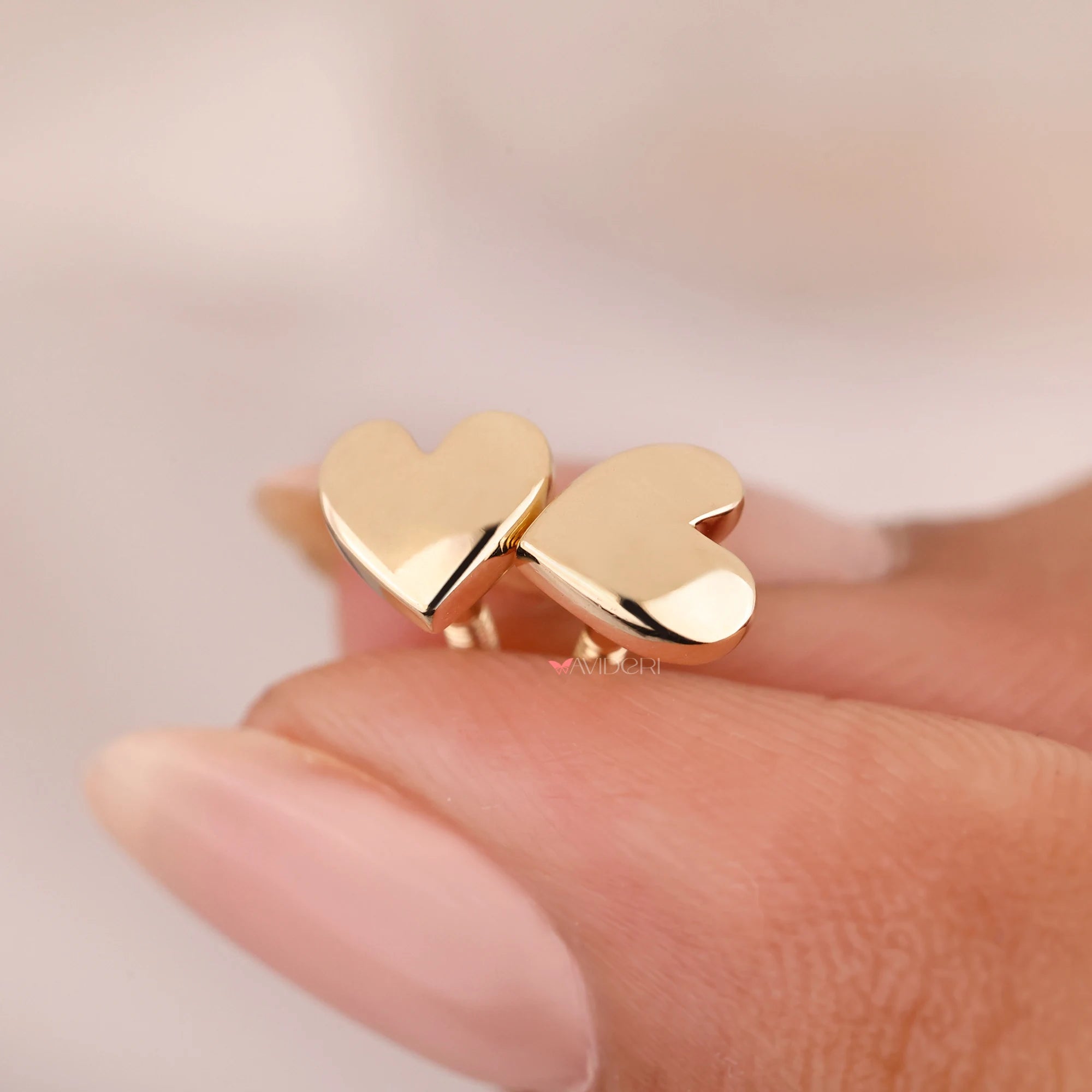 Earrings for women with handmade earrings.