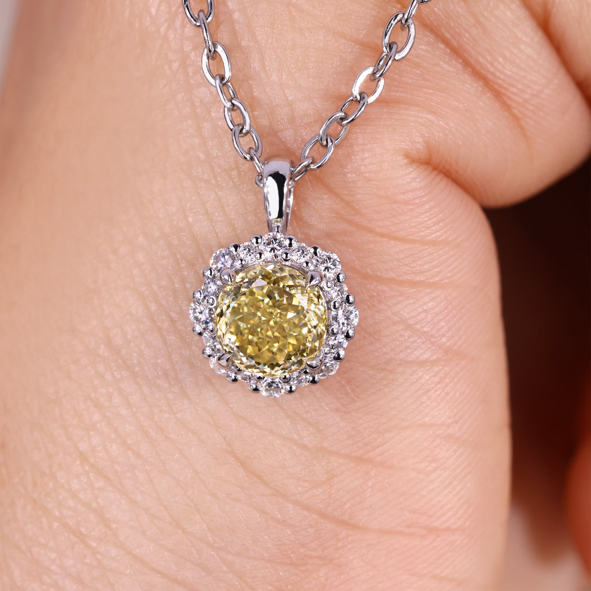 Birthday gifts pendant designed to celebrate a special occasion.
