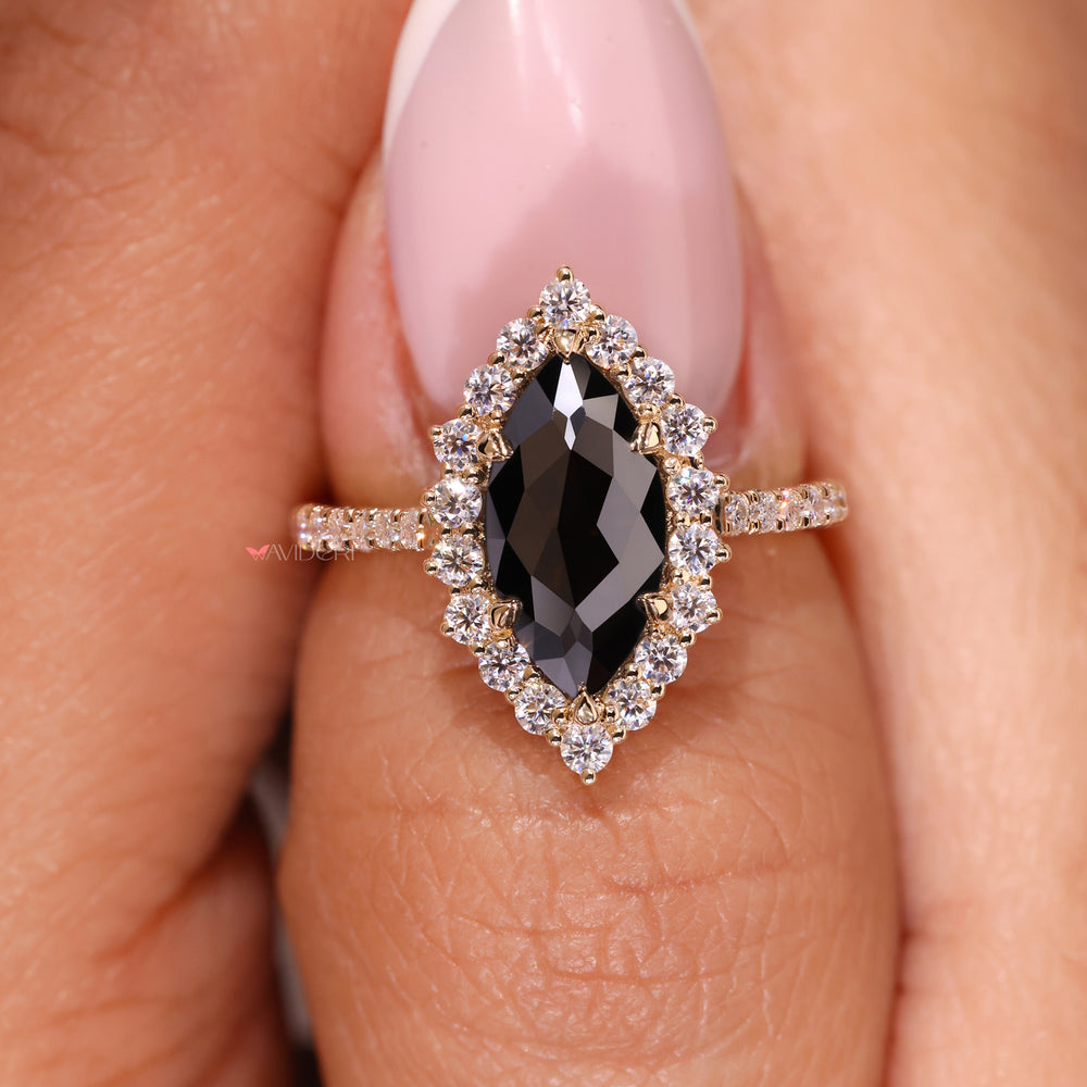 Pave setting ring with continuous sparkle
