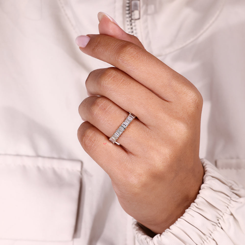 Baguette cut diamond band prong setting style.
