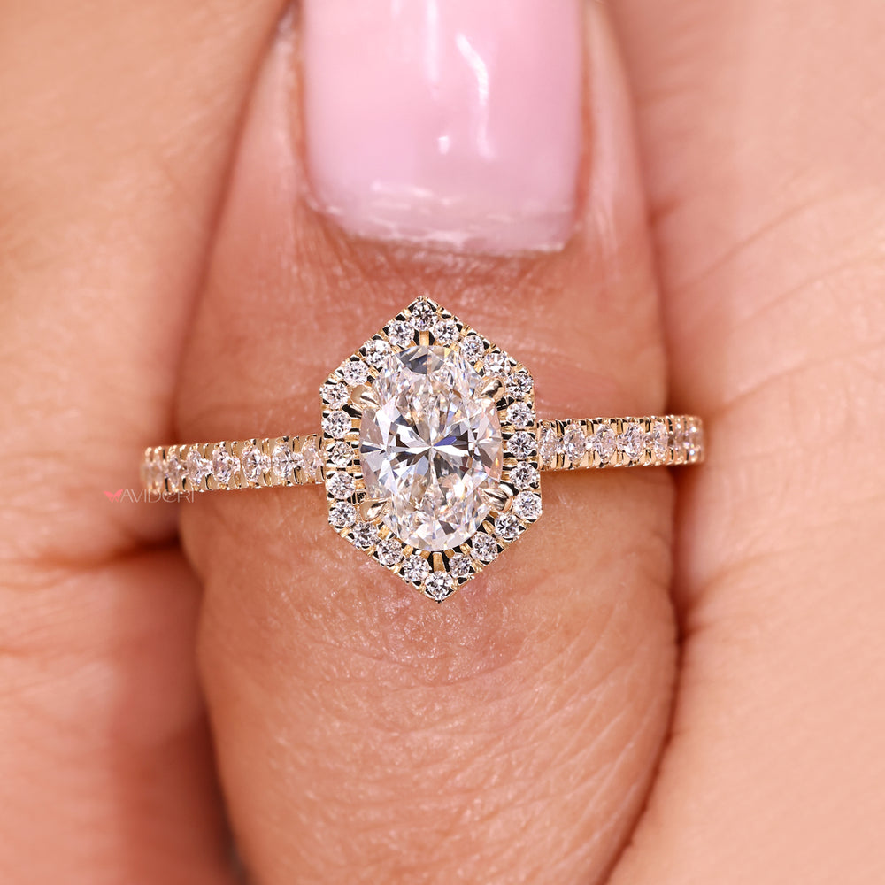 Lab grown diamond oval ring halo style.
