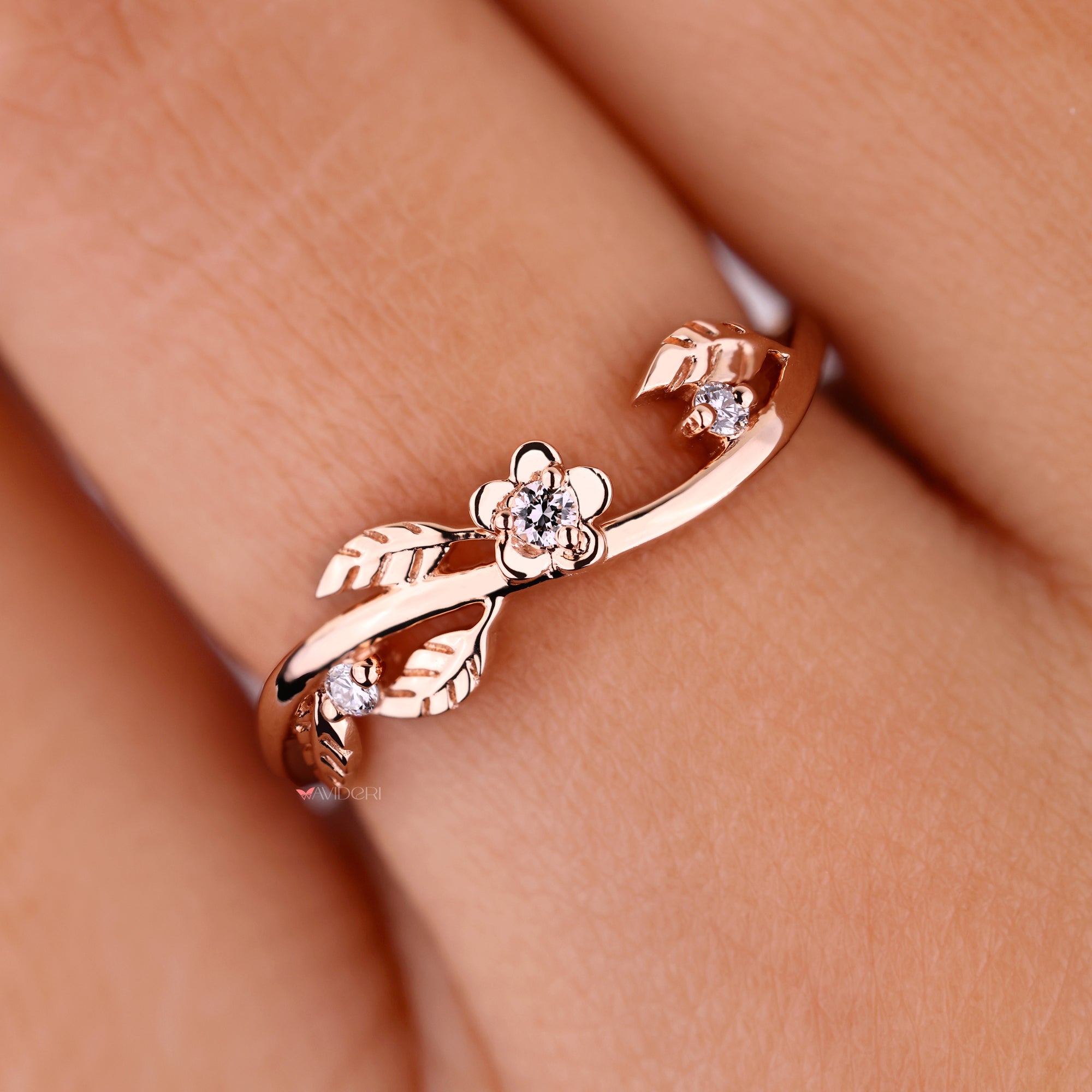 Leaf style wedding band crafted for nature lovers.