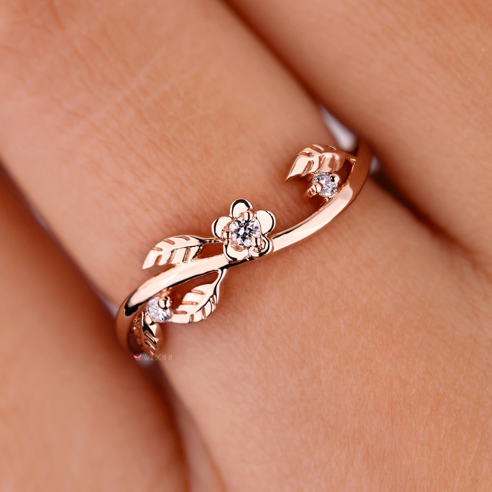 Leaf style wedding band crafted for nature lovers.
