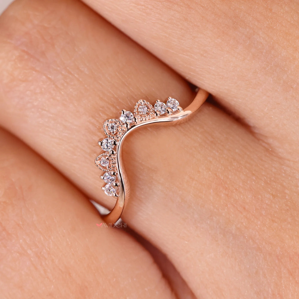 Avideri wedding band with round diamond wedding band.