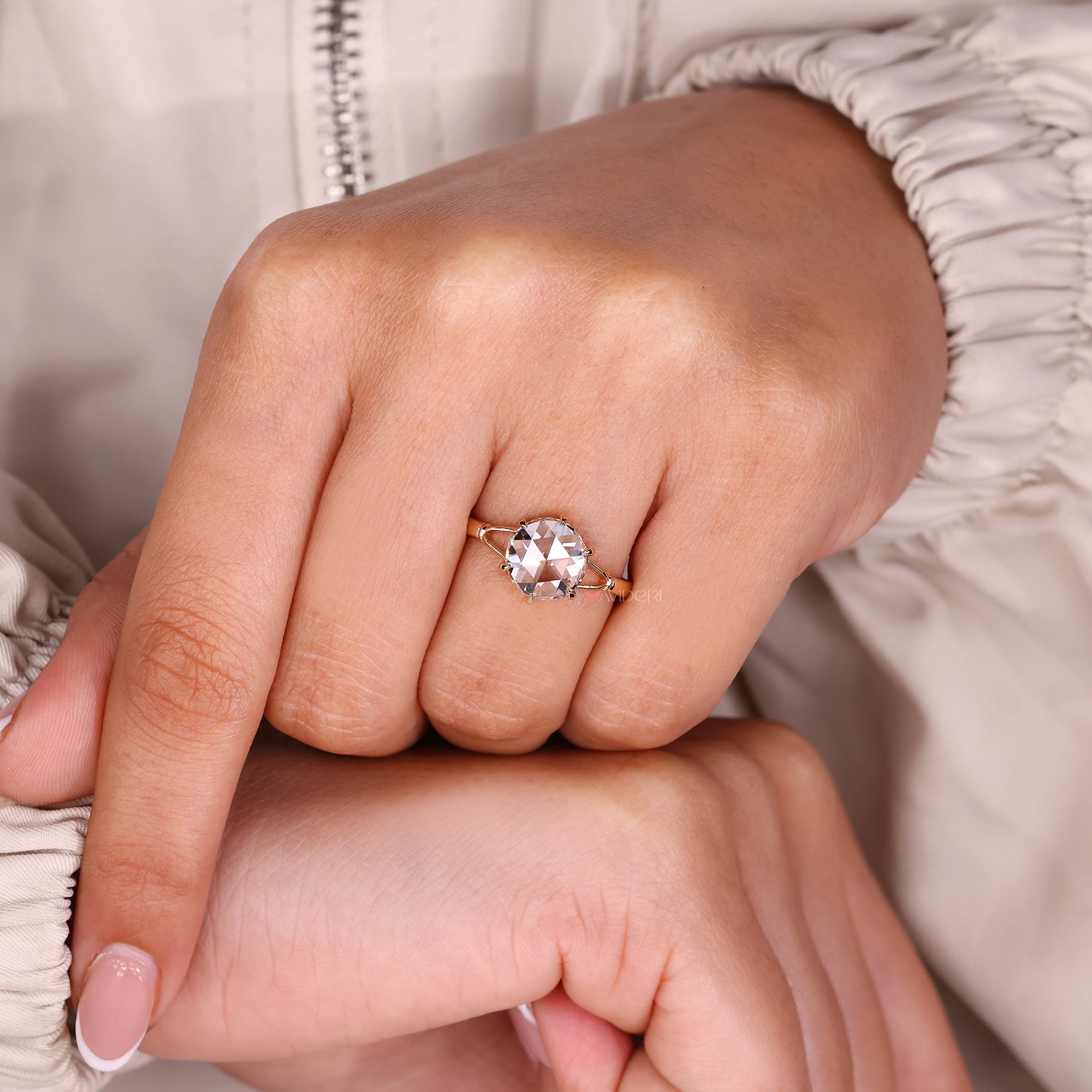 Buy engagement ring with IGI certified.