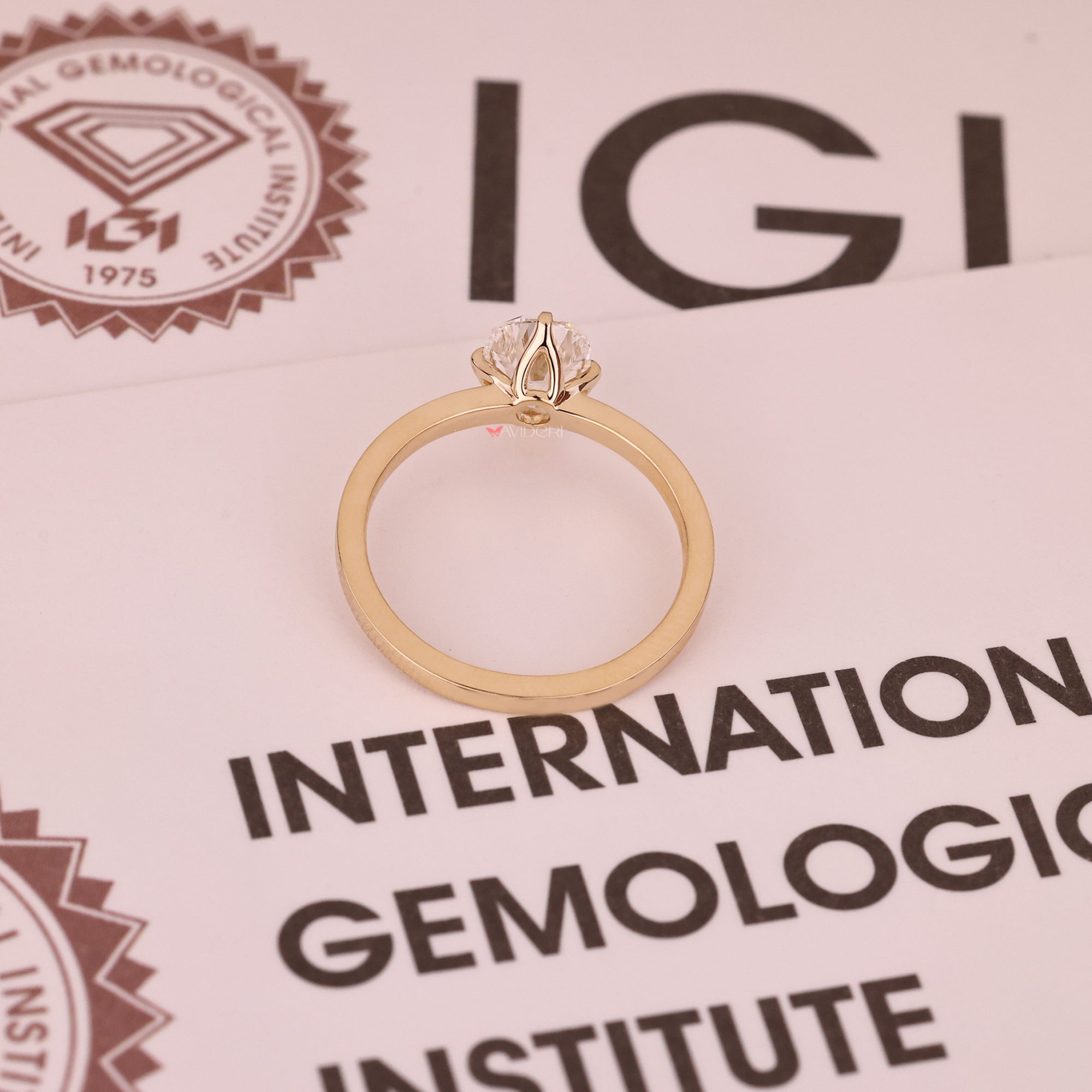 Yellow gold ring with Old European Cut diamond.