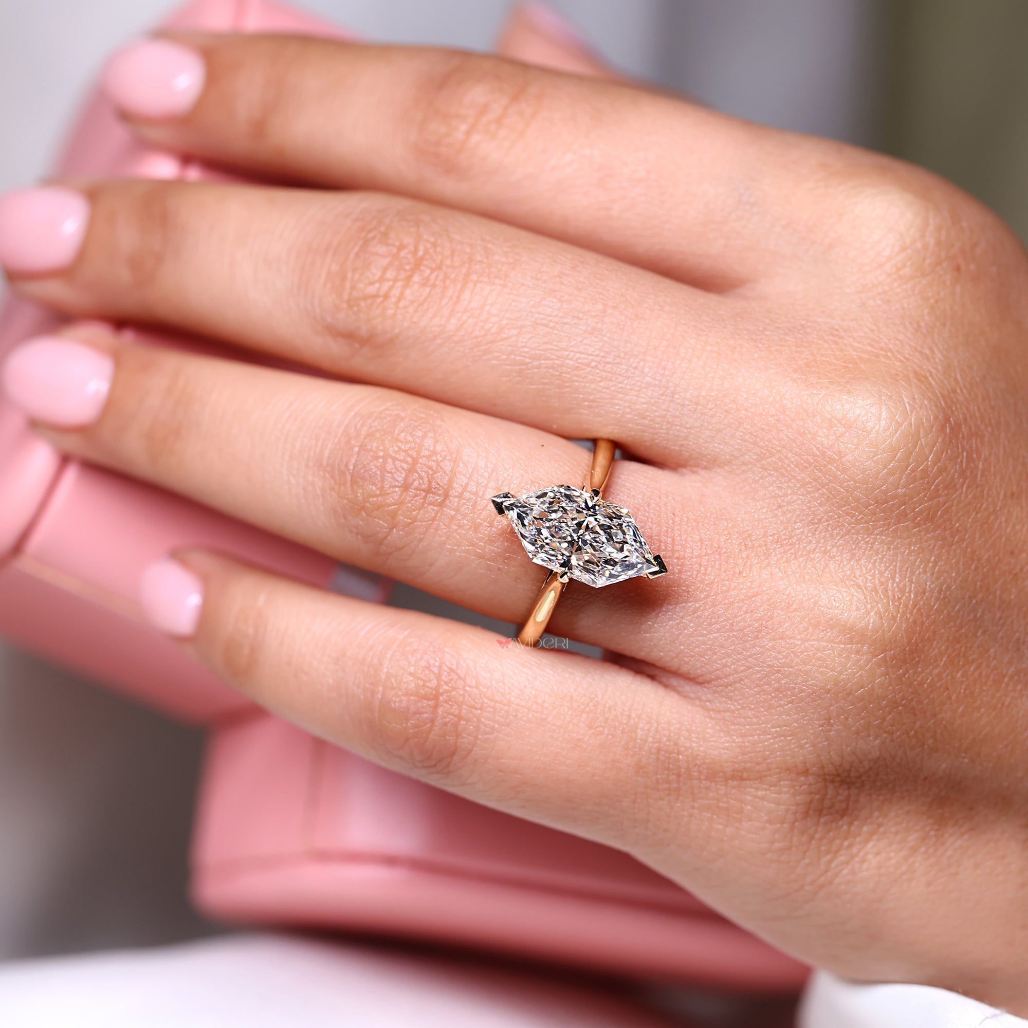 Solitaire engagement ring made with IGI certified lab grown diamond brilliance.