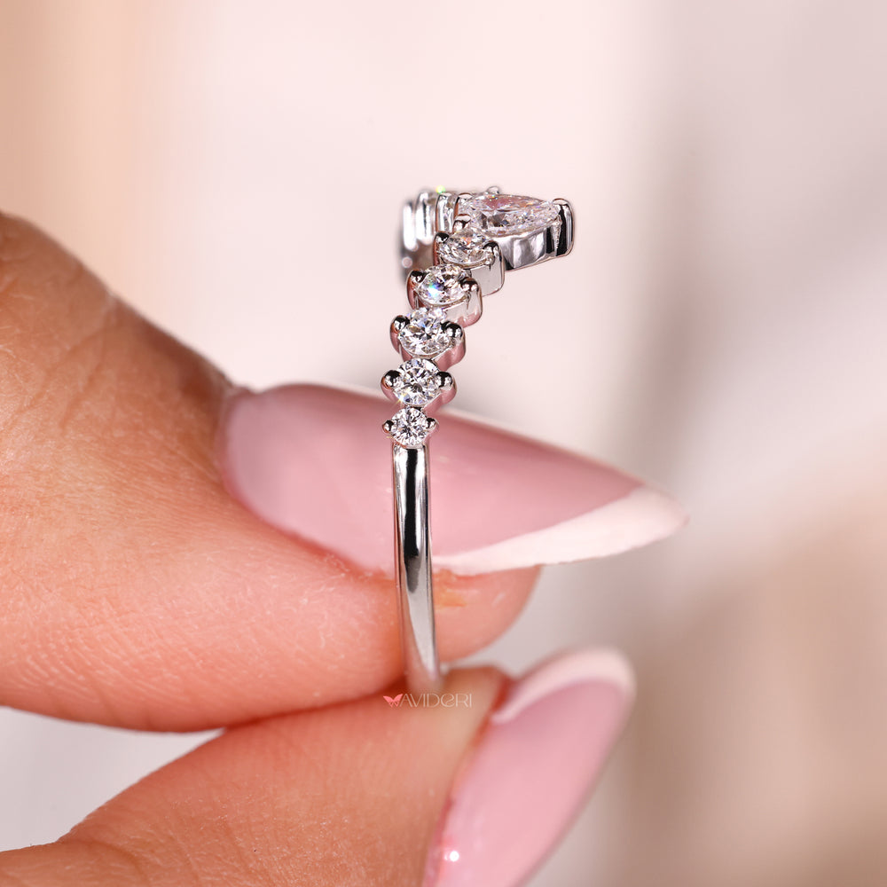 Lab grown diamond wedding band for a sustainable and ethical choice.
