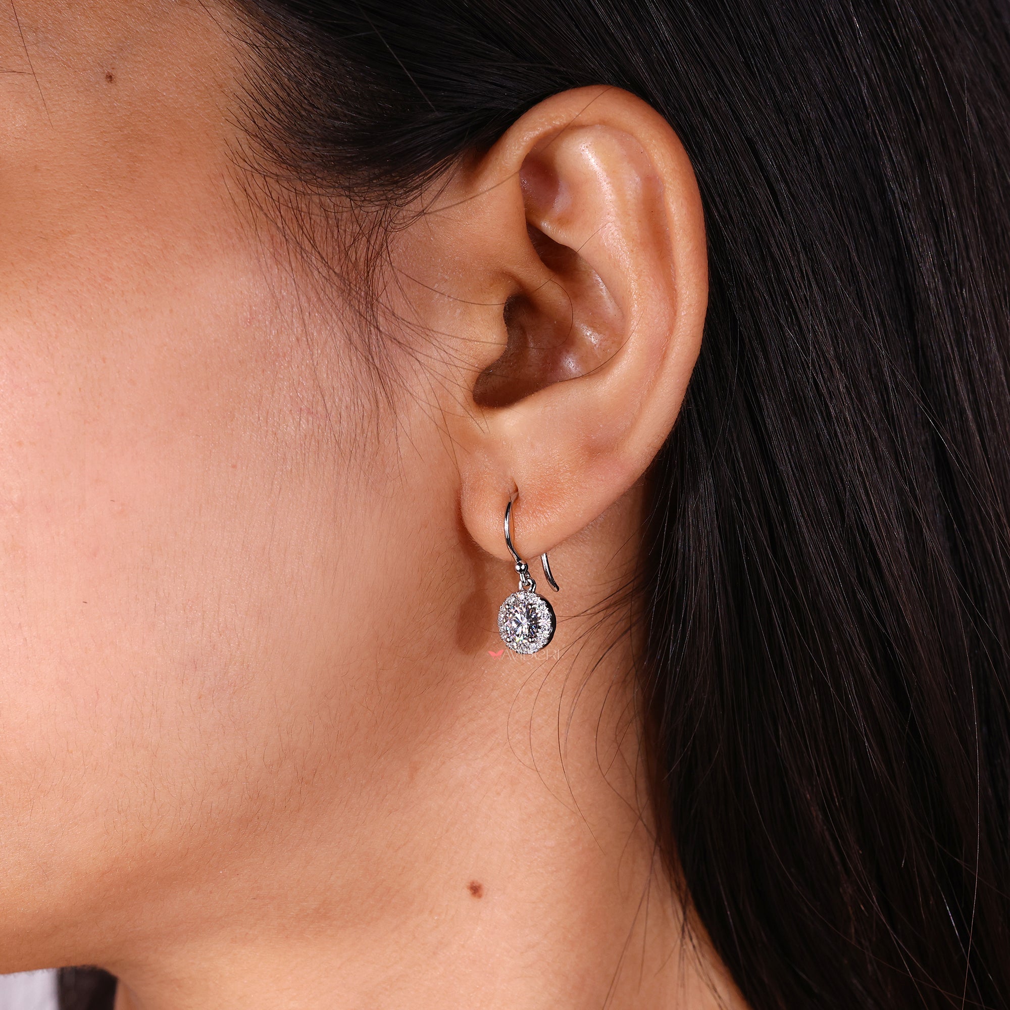 Avideri earrings in white gold with round diamond accents.