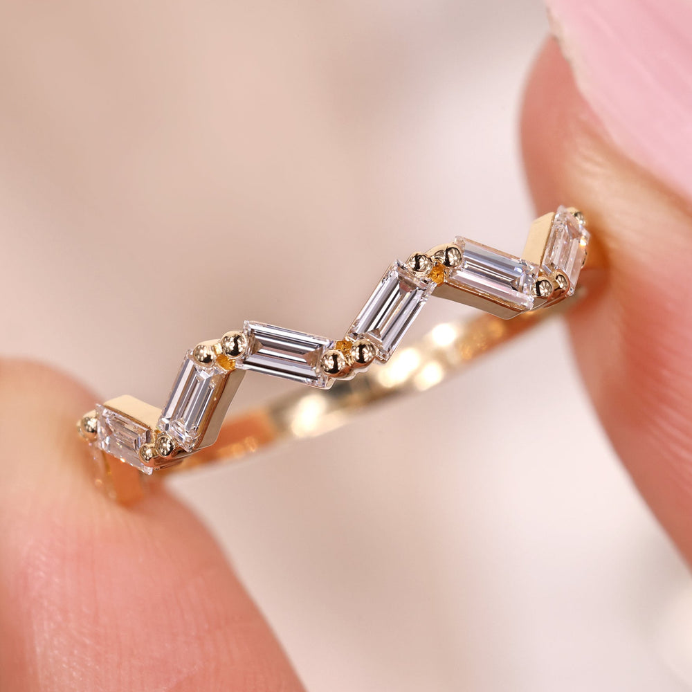 Zig zag band with yellow gold band.