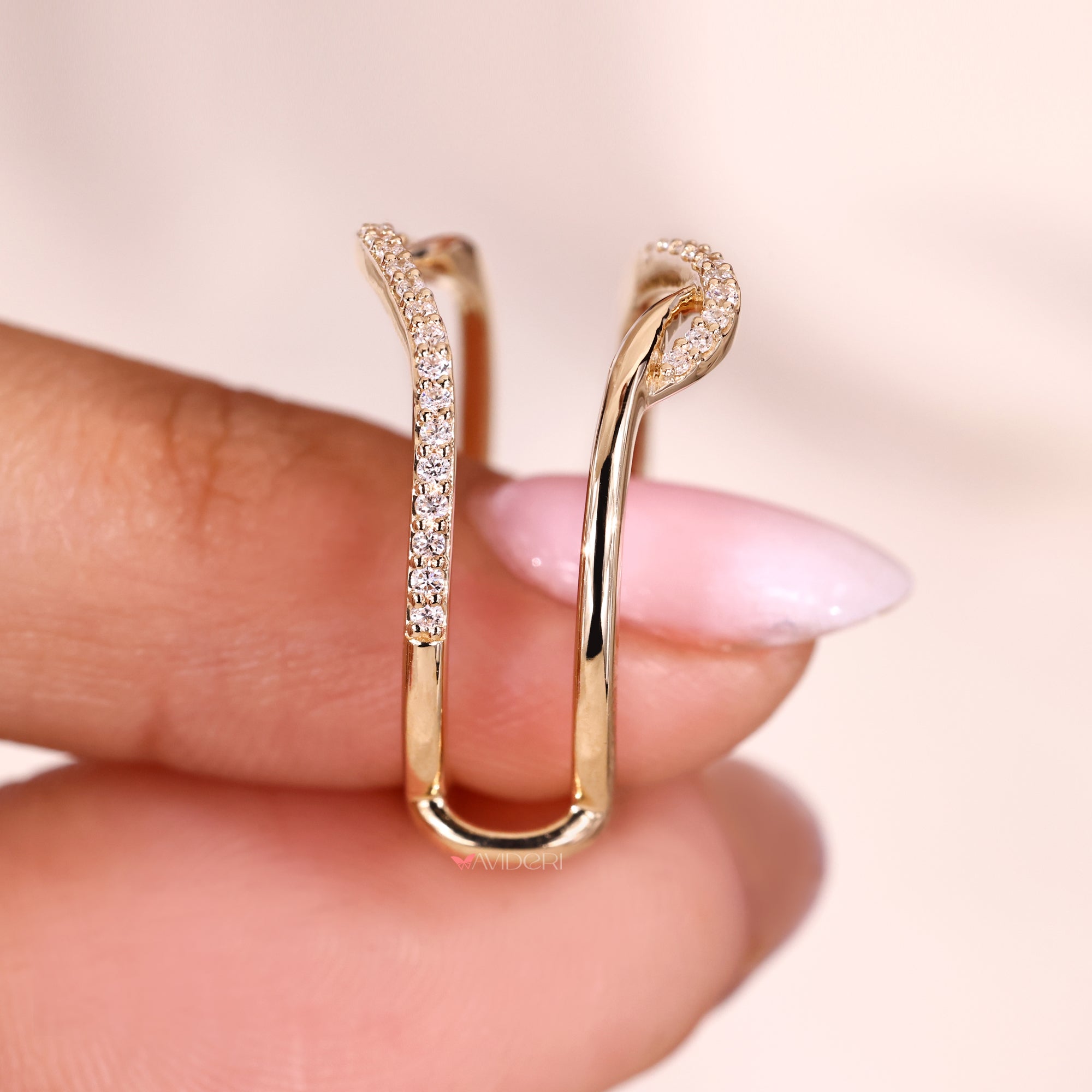 Round diamond ring enhancer in yellow gold.