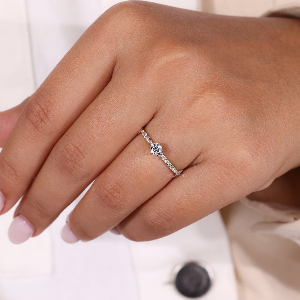 Yellow gold engagement ring featuring a round ring diamond for elegance.
