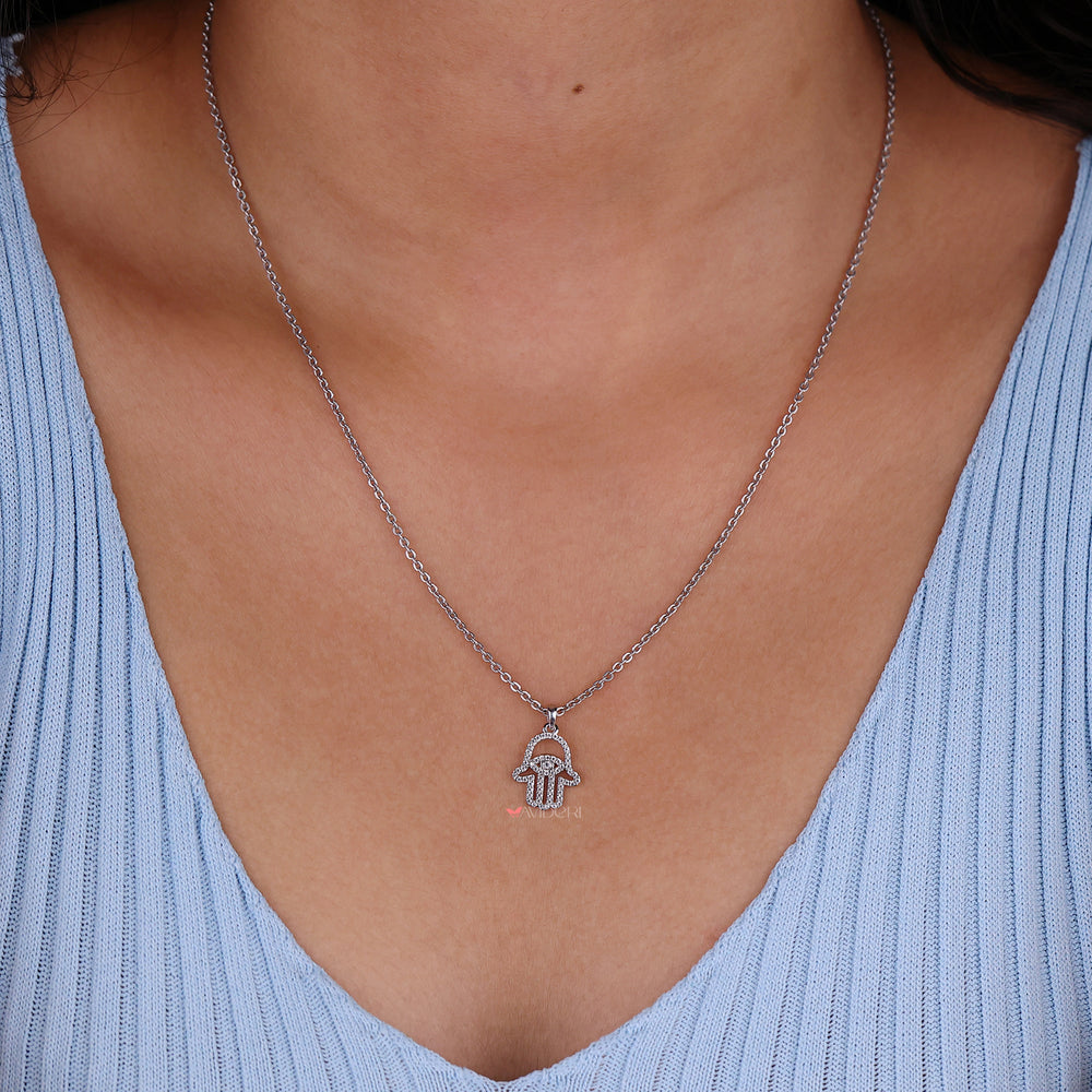 Round moissanite pendant with simple design.
