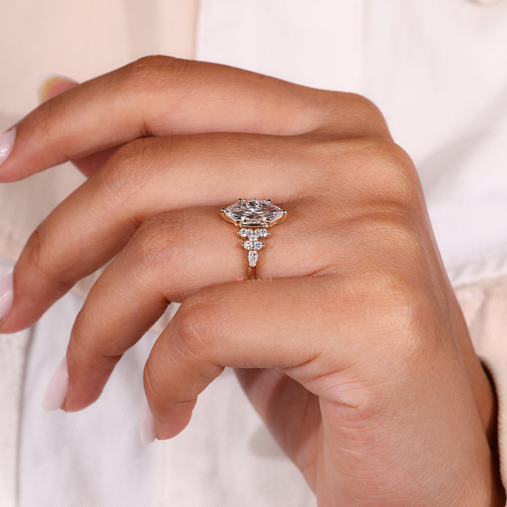 Muse ring Pear Cut side Diamond.