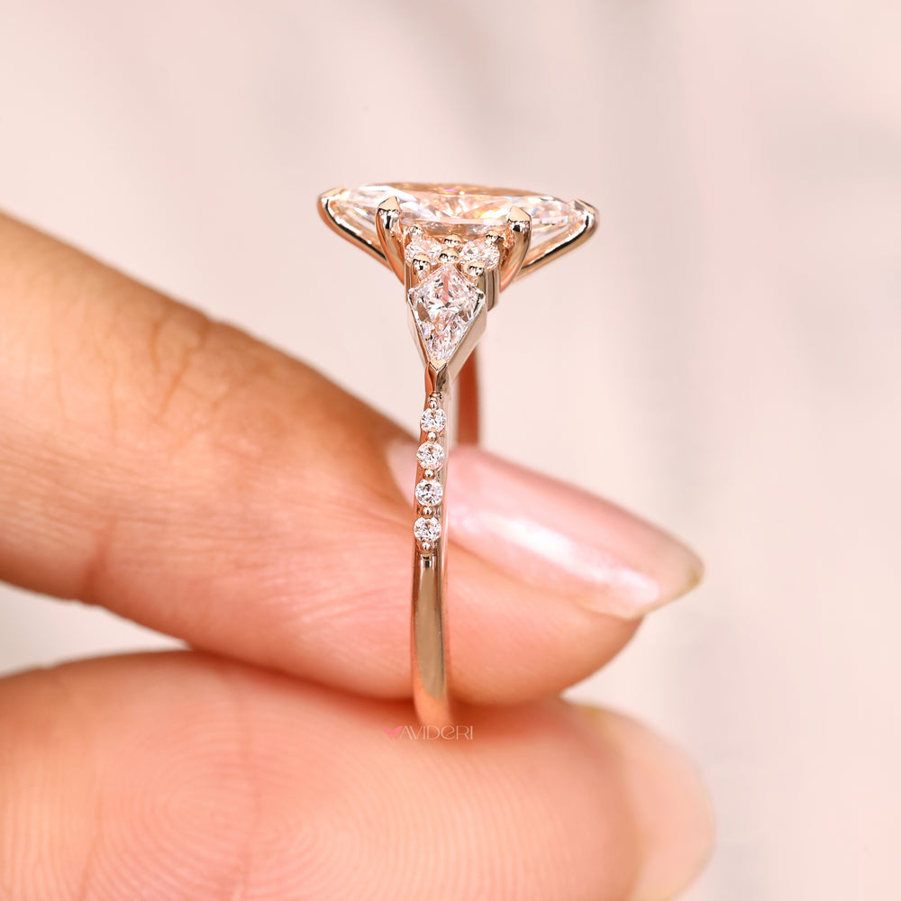 Marquise diamond ring with muse setting style.

