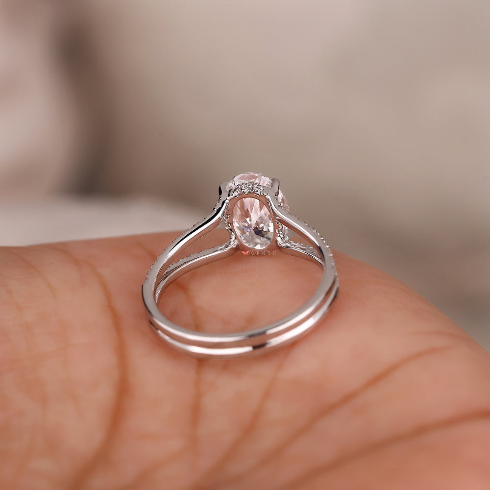 Lab grown oval diamond ring IGI certified.
