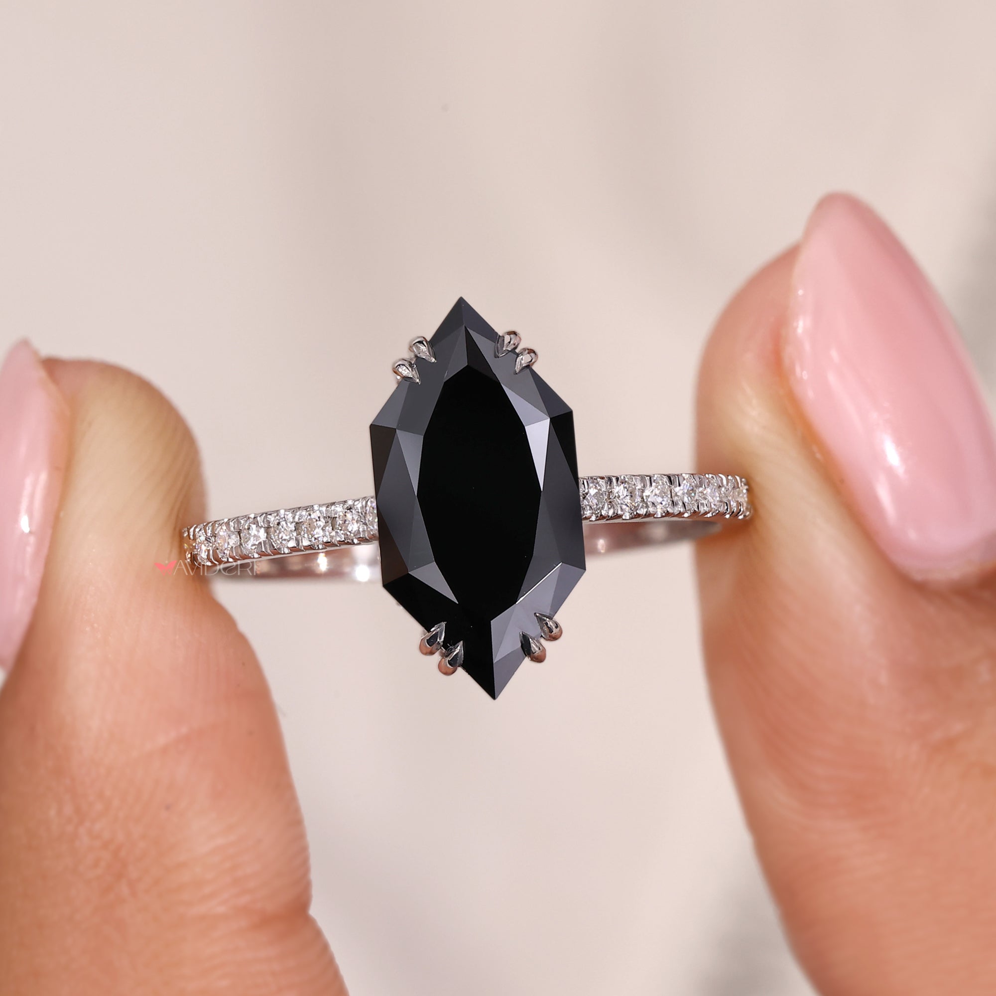 Avideri ring crafted with Lab Grown Diamonds.
