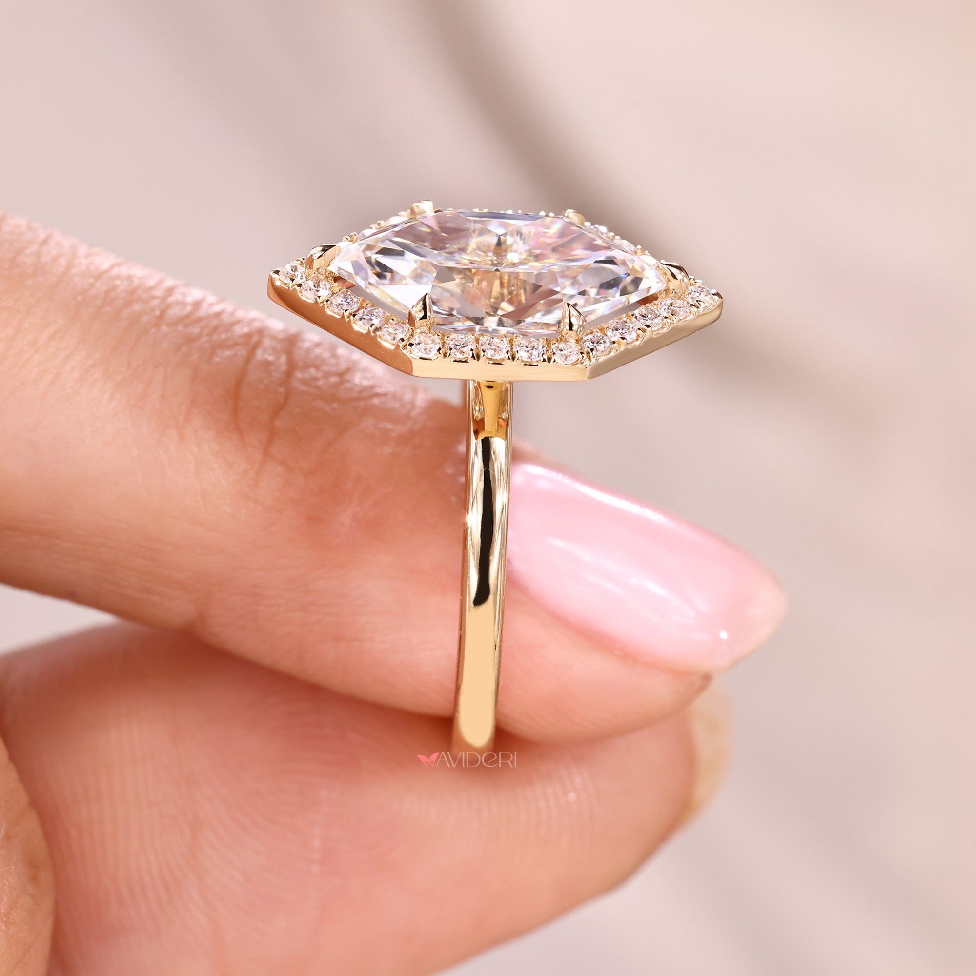 Buy engagement ring with IGI certified ring.
