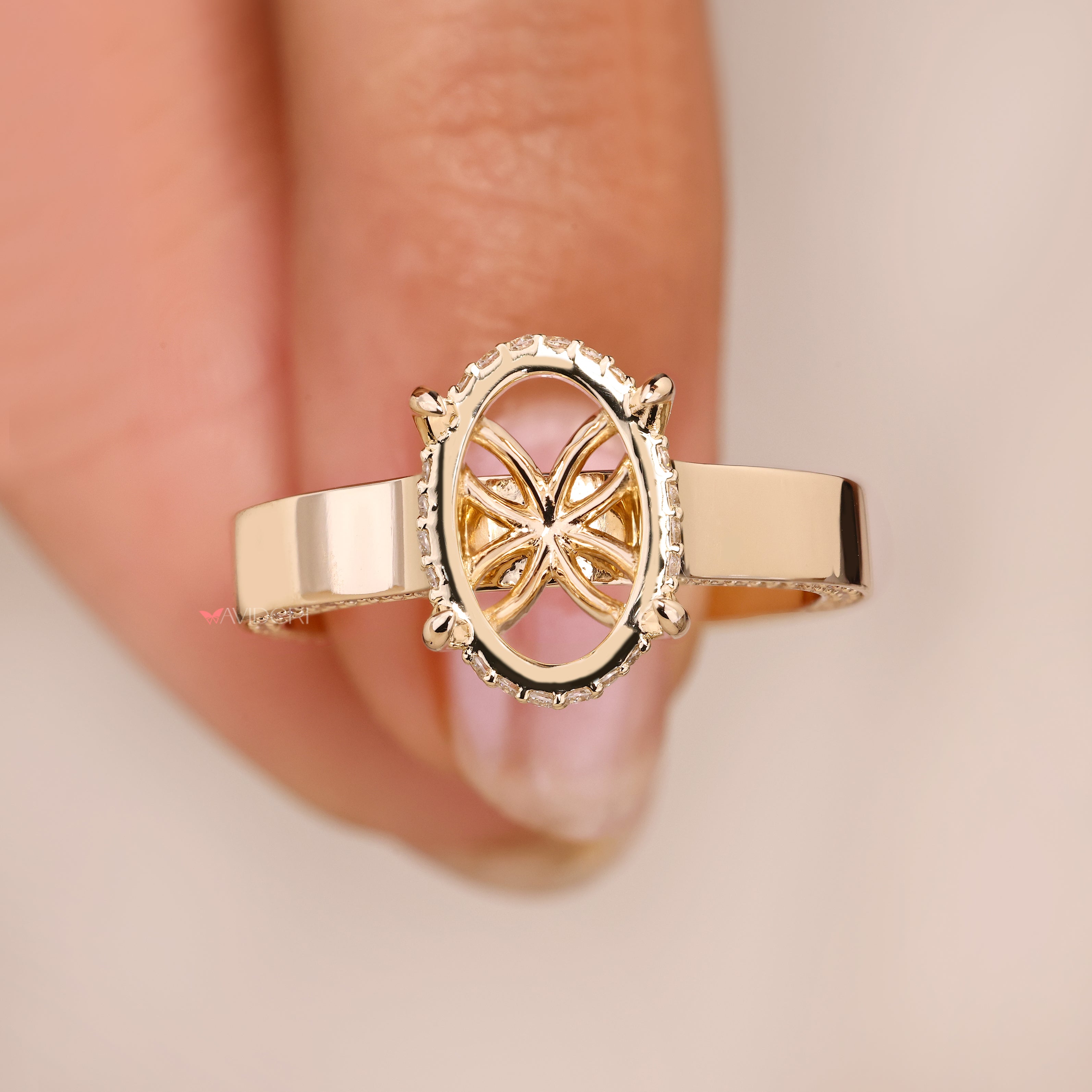 Semi mount ring with double sided pave style.
