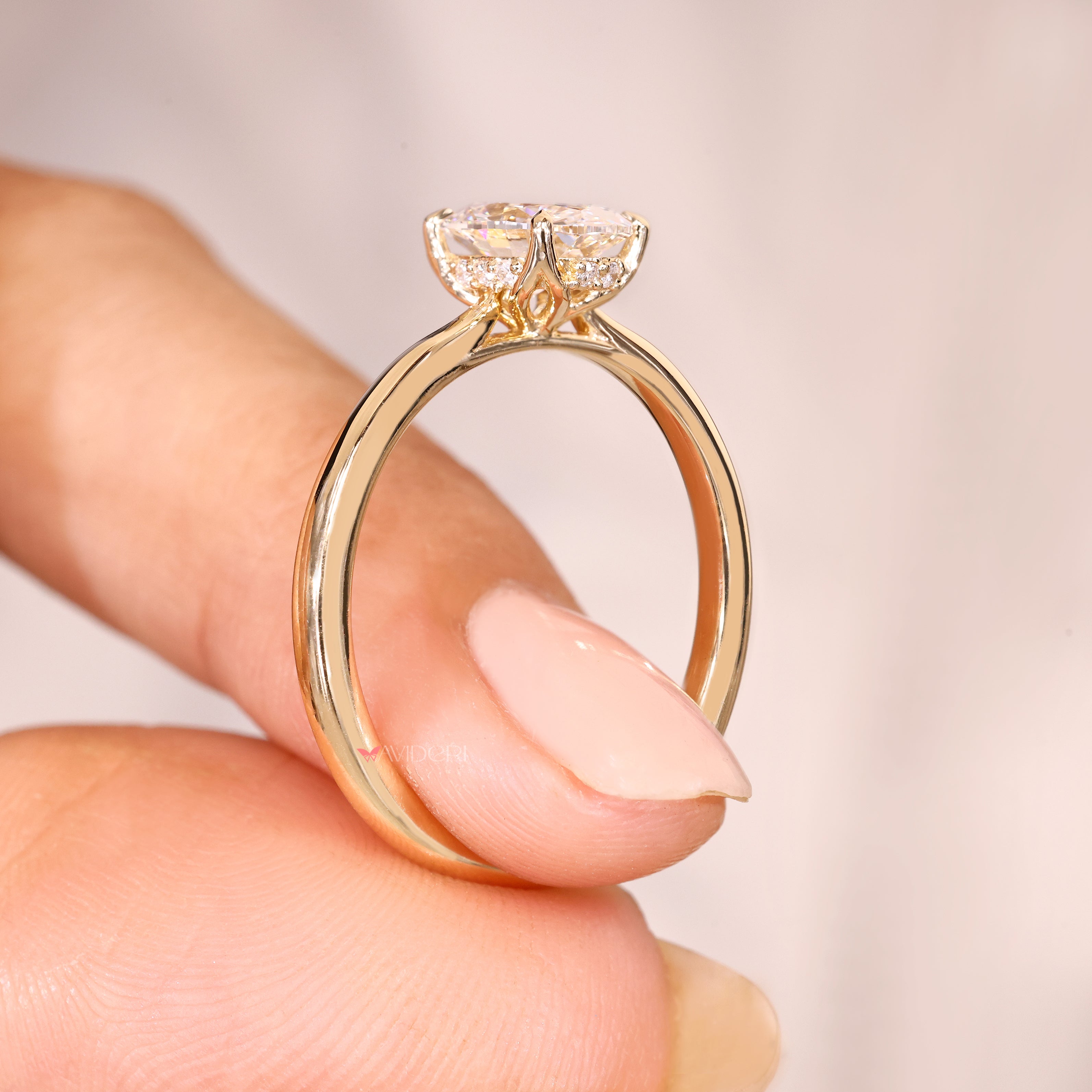 Cathedral setting oval diamond ring design.
