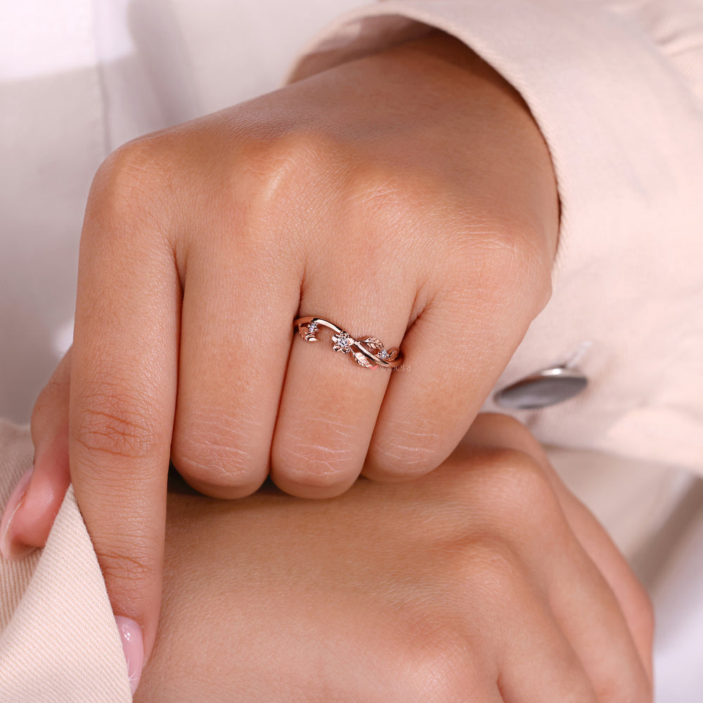 Beautiful wedding bands nature inspired for a unique touch.