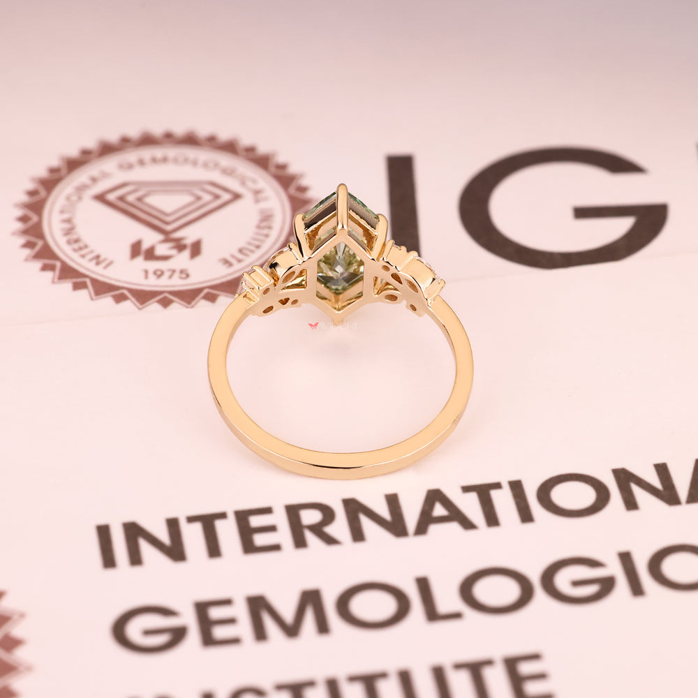 Dutch marquise ring with tapered shank and side stones
