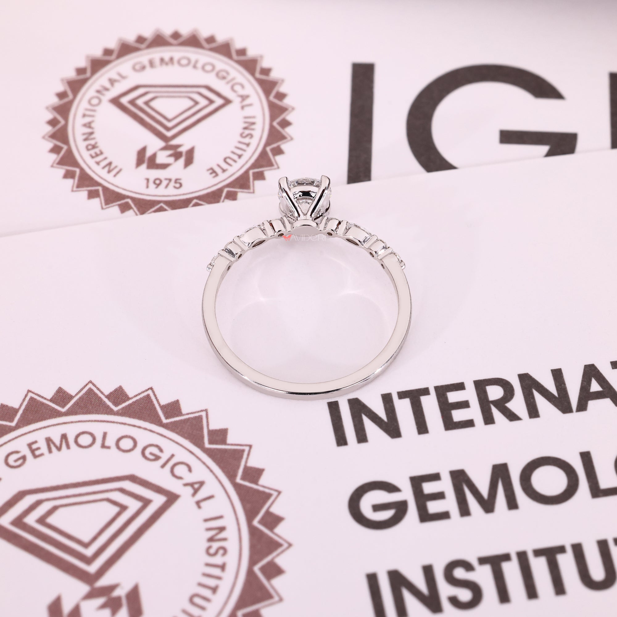 IGI certified lab-grown ring for lasting beauty.