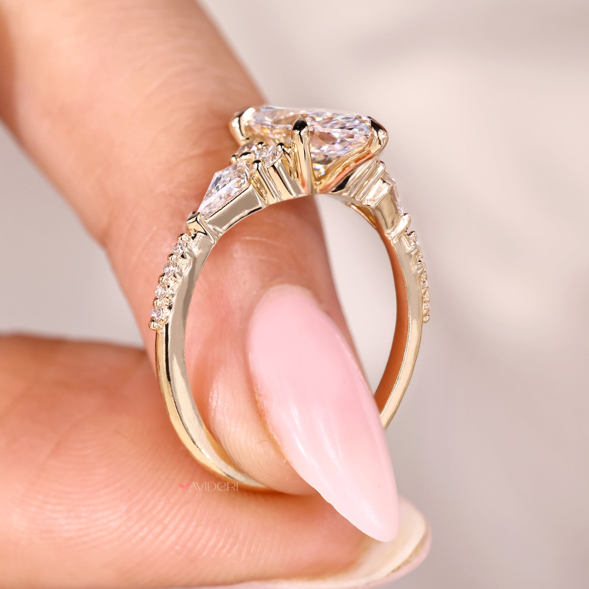 Buy engagement ring with IGI certified lab-grown ring.