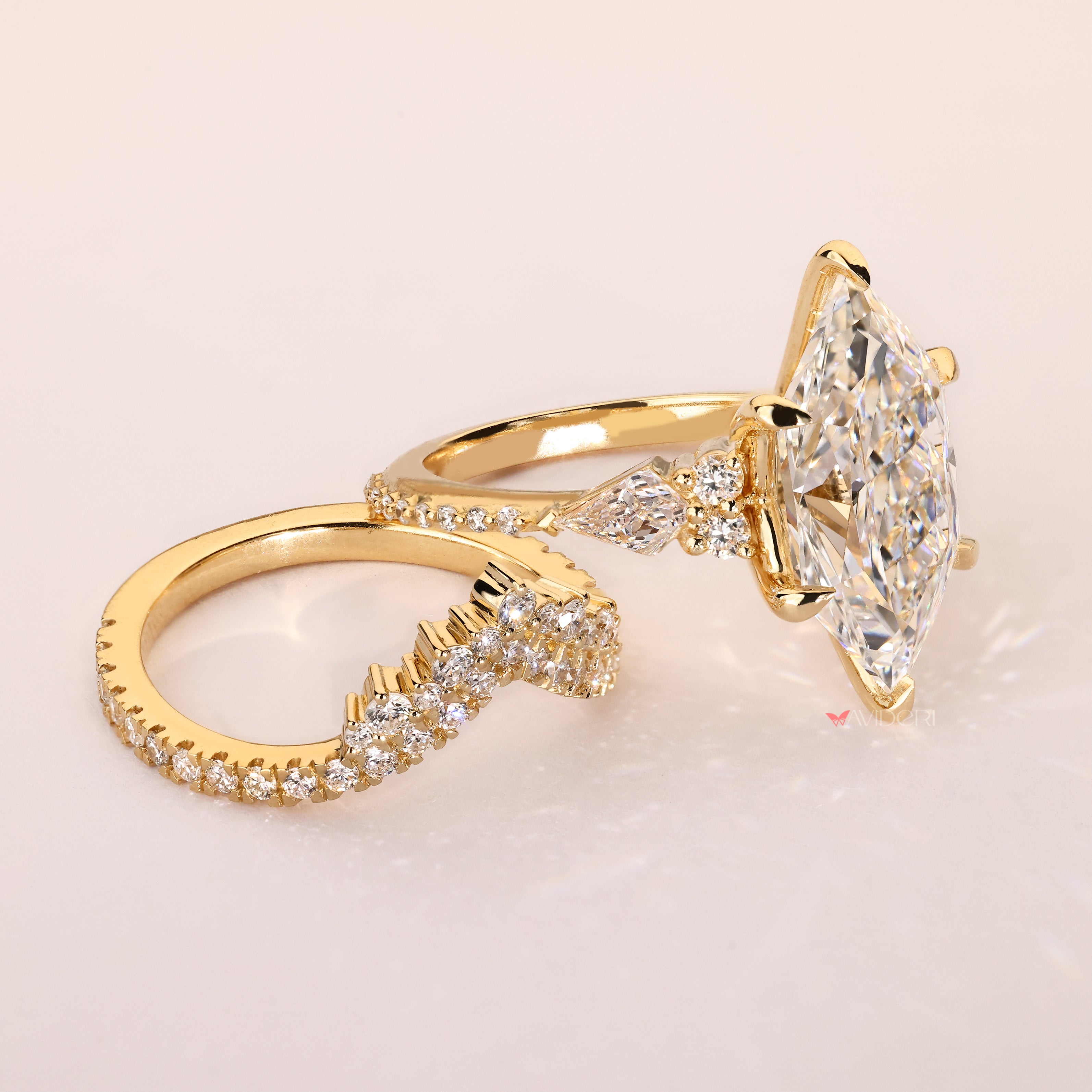 Curved wedding band with round cut diamond.
