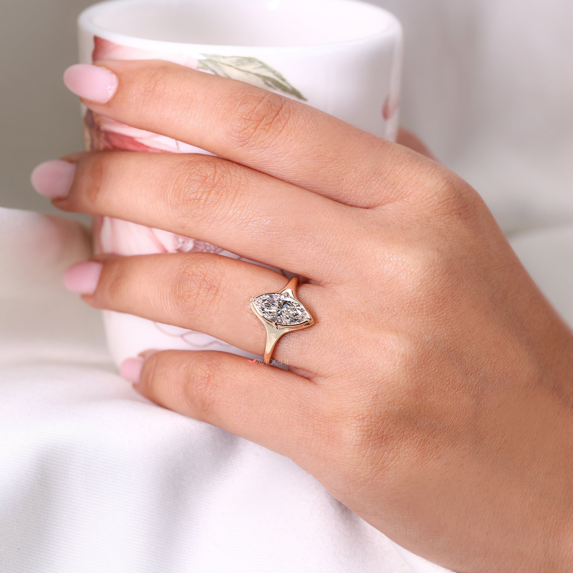 Buy engagement ring with IGI certified diamond.