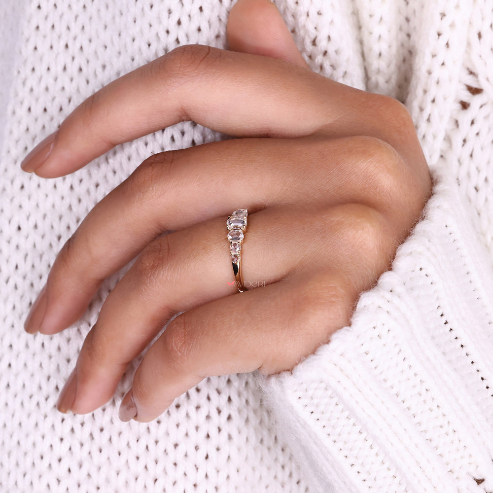 7 stone diamond band for a simple yet elegant style.
