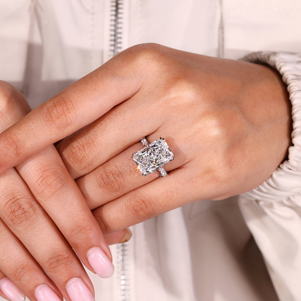 Buy engagement ring with a refined modern look.