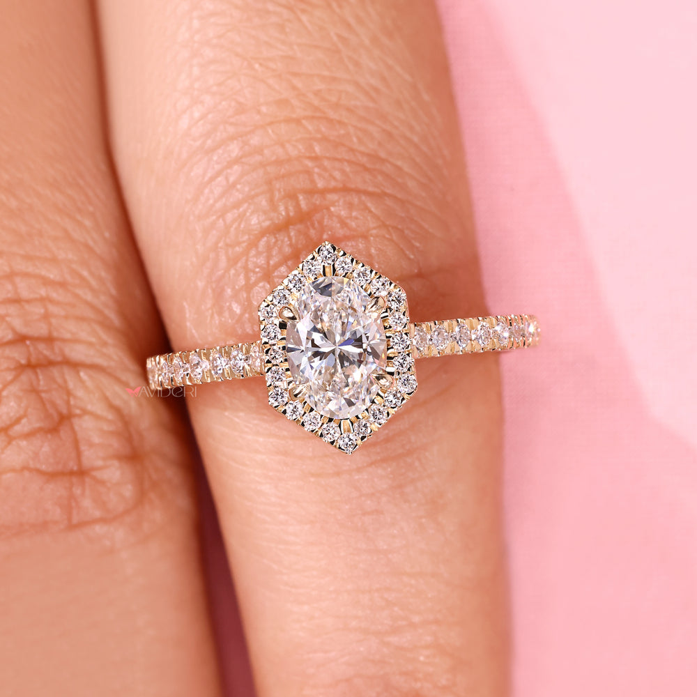 Oval diamond ring with four claw prong style.
