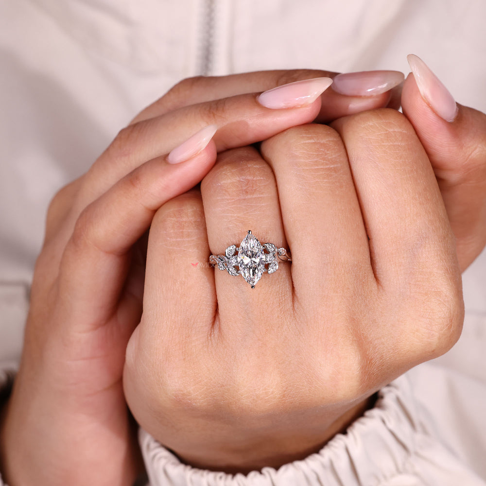 Nature style marquise diamond ring.
