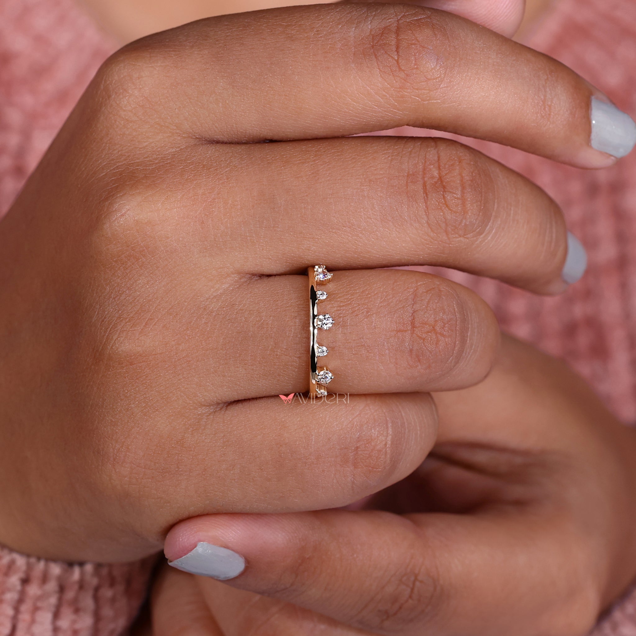 Handmade jewelry featuring high-quality diamonds and craftsmanship.
