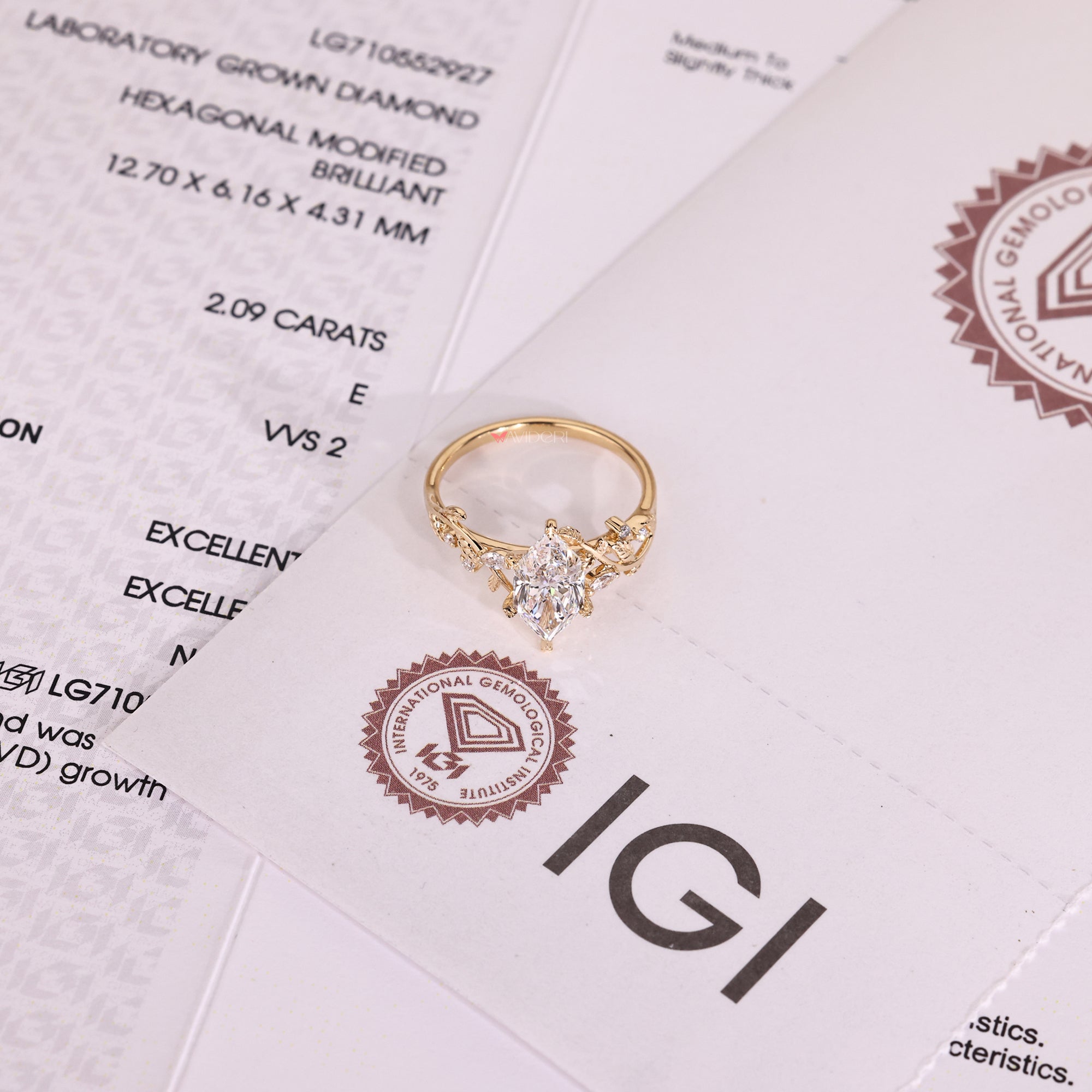 Avideri engagement ring with filigree diamond ring.