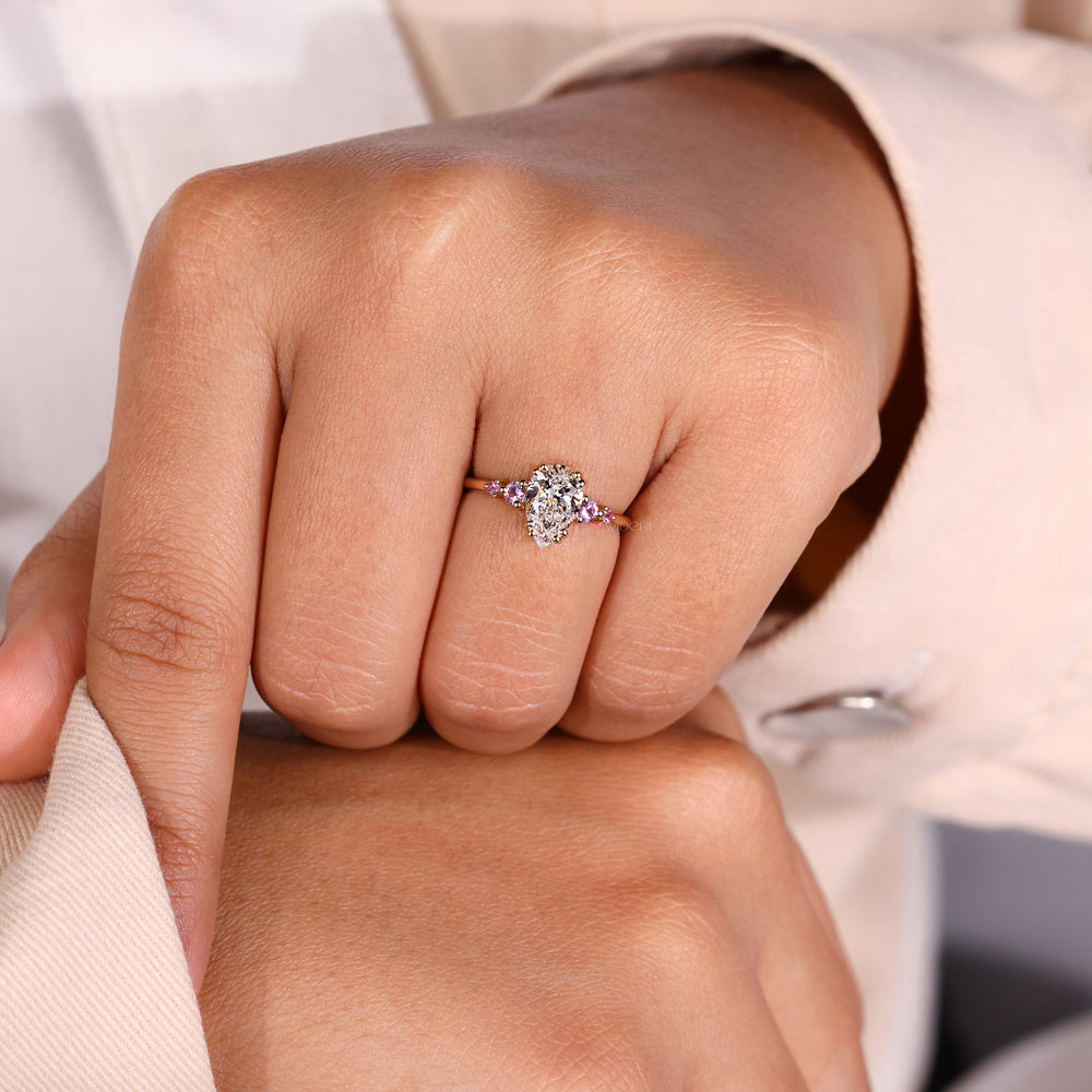 Pink sapphire and diamond ring combining brilliant diamonds and a striking pink centre stone.
