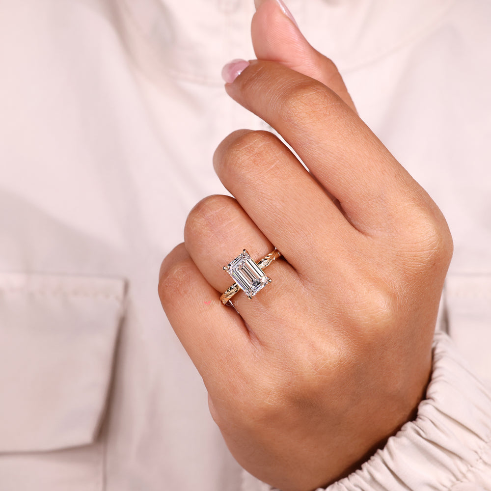 Nature style emerald ring with side stones.
