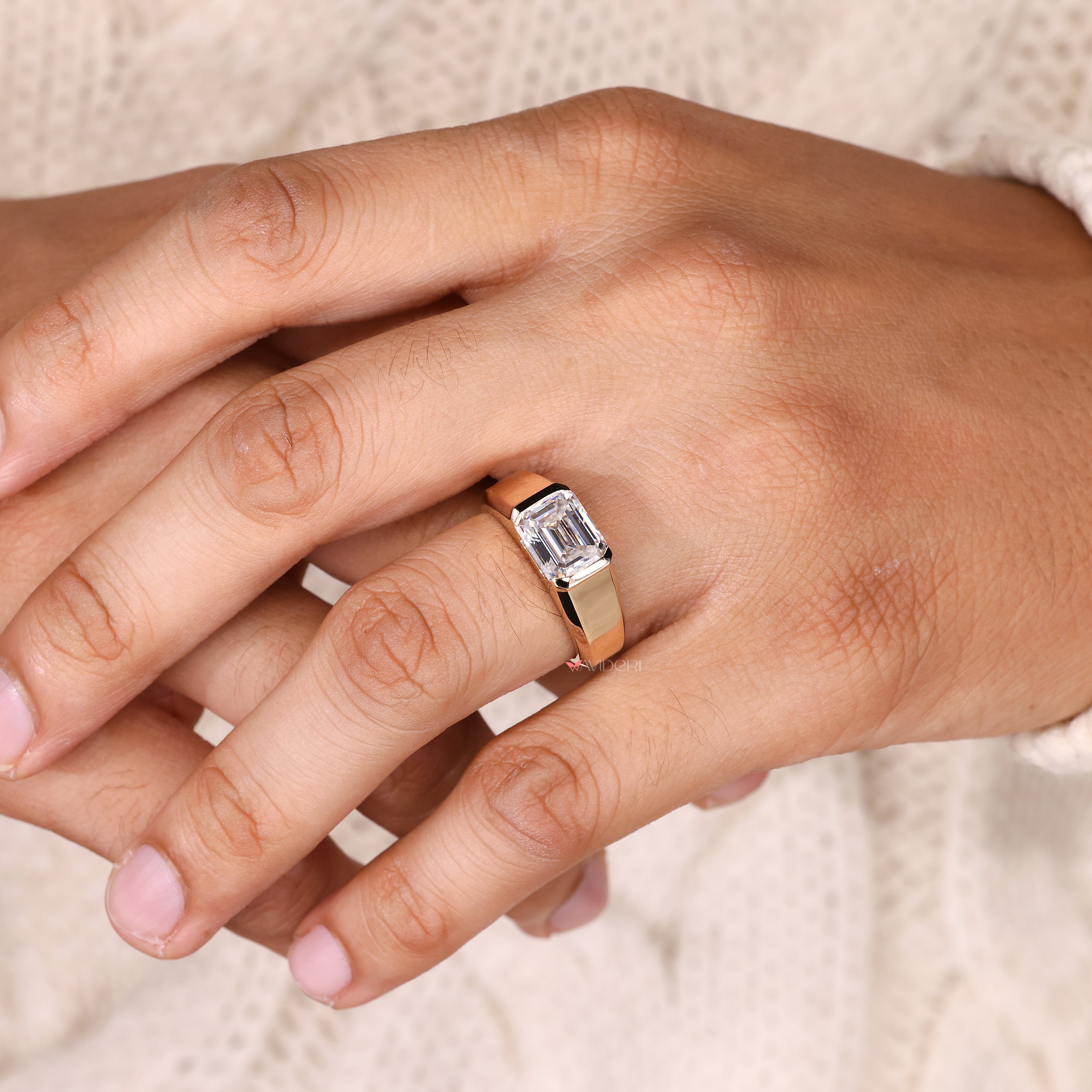 Bezel setting emerald men's ring handmade.
