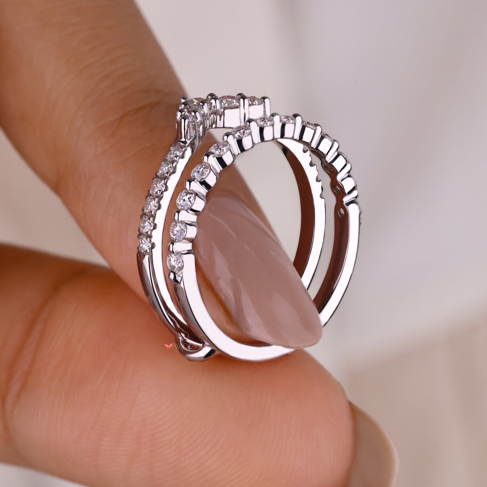 White gold wedding band with a polished finish.
